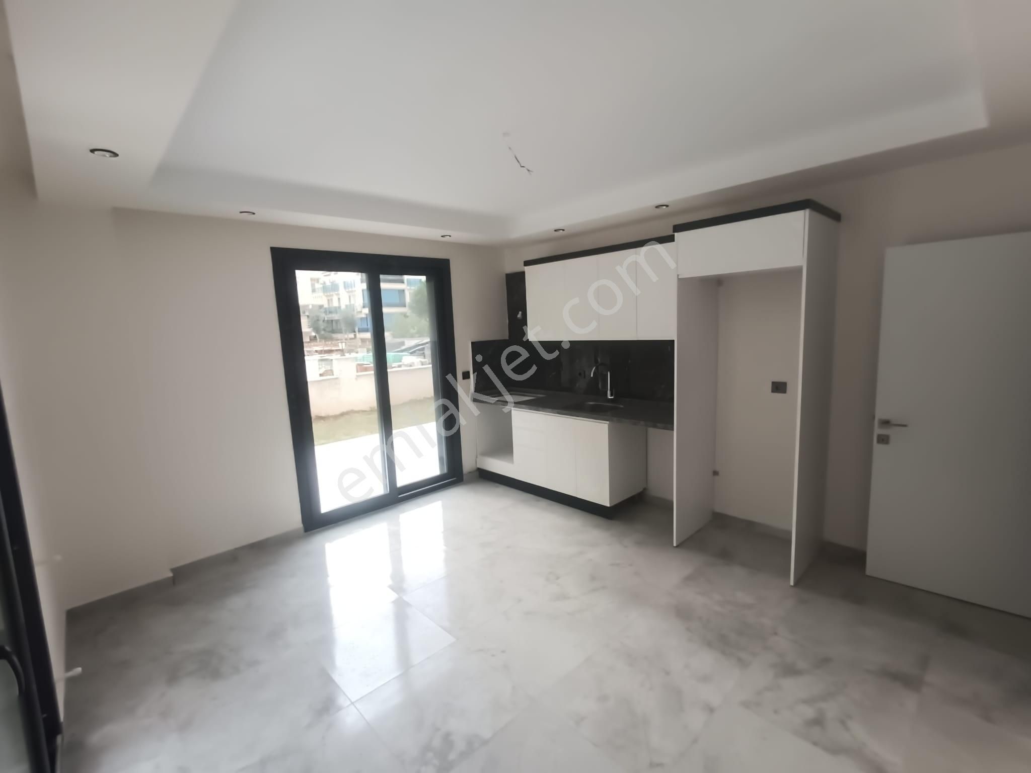 Acil Satılık Havuzlu Sitede 2+1 Daire - Görsel 3