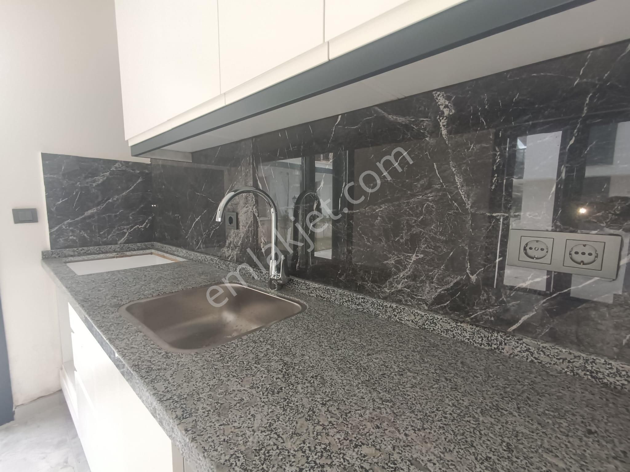 Acil Satılık Havuzlu Sitede 2+1 Daire - Görsel 8