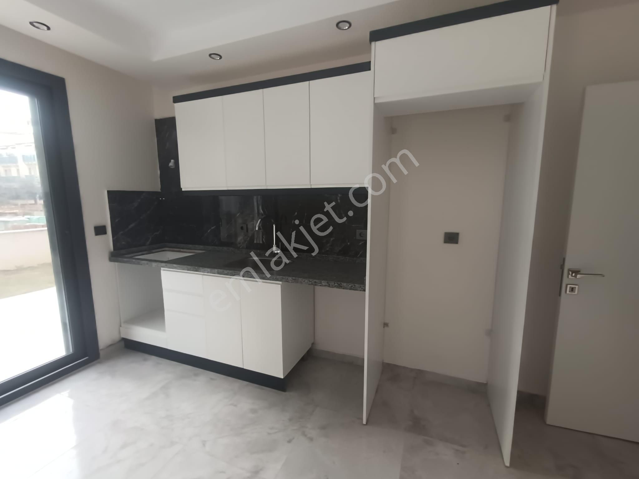 Acil Satılık Havuzlu Sitede 2+1 Daire - Görsel 5