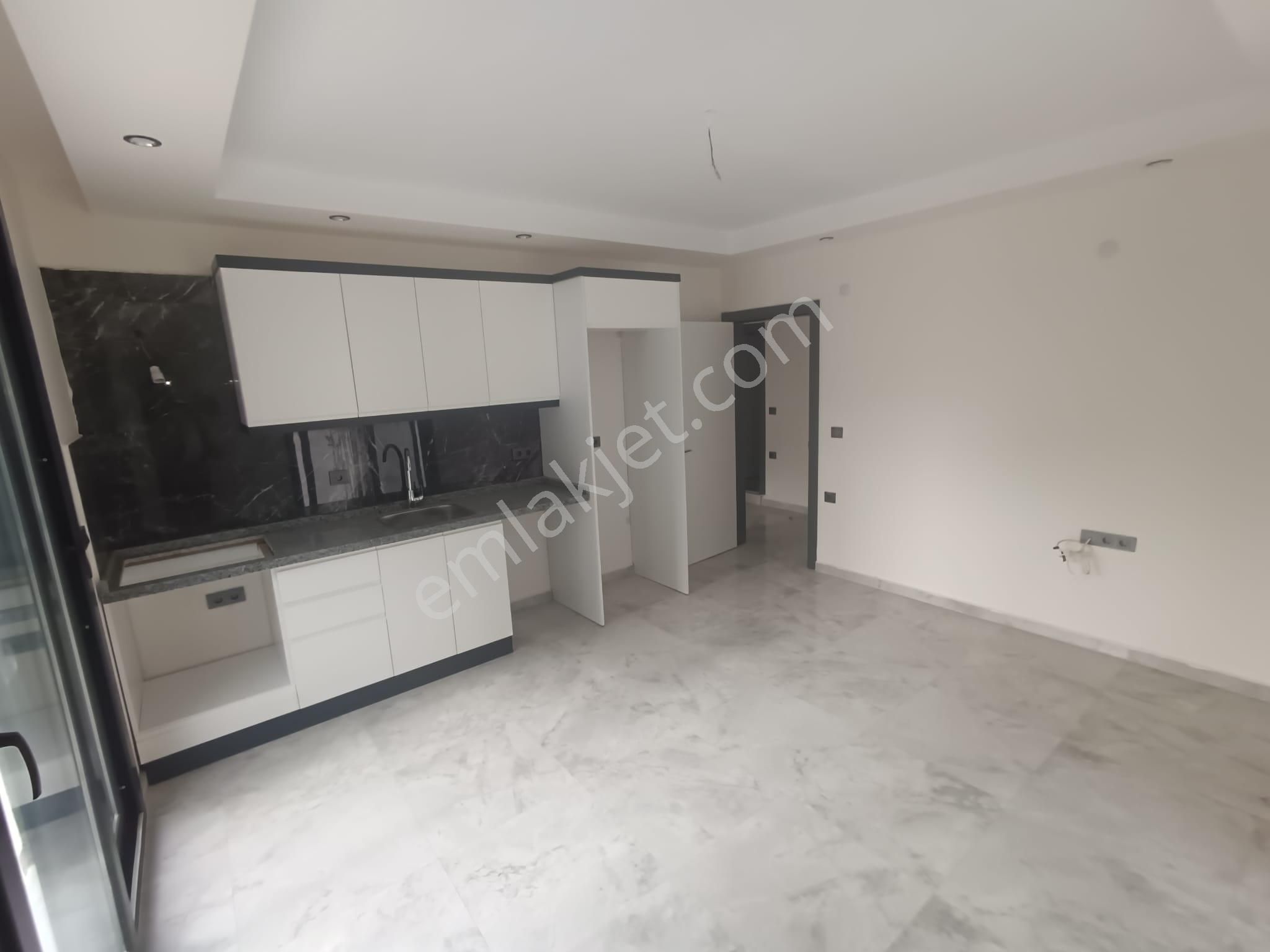 Acil Satılık Havuzlu Sitede 2+1 Daire - Görsel 2