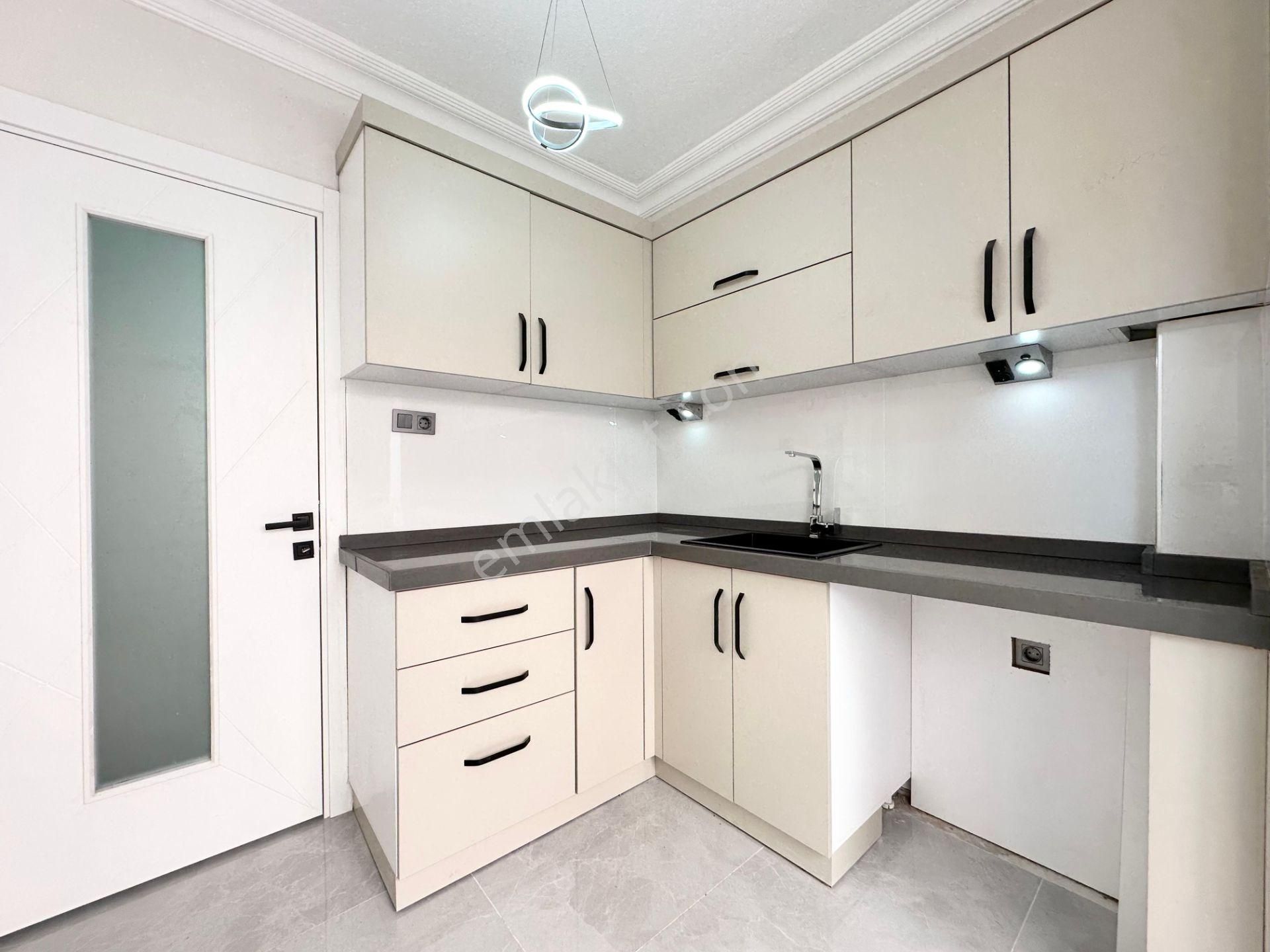 ꧁ay Emlaktan꧂akçay Merkezde İçi Komple Yenilenmiş Arakat Denize Yakın Satılık 2+1 Lüx Daire - Görsel 2