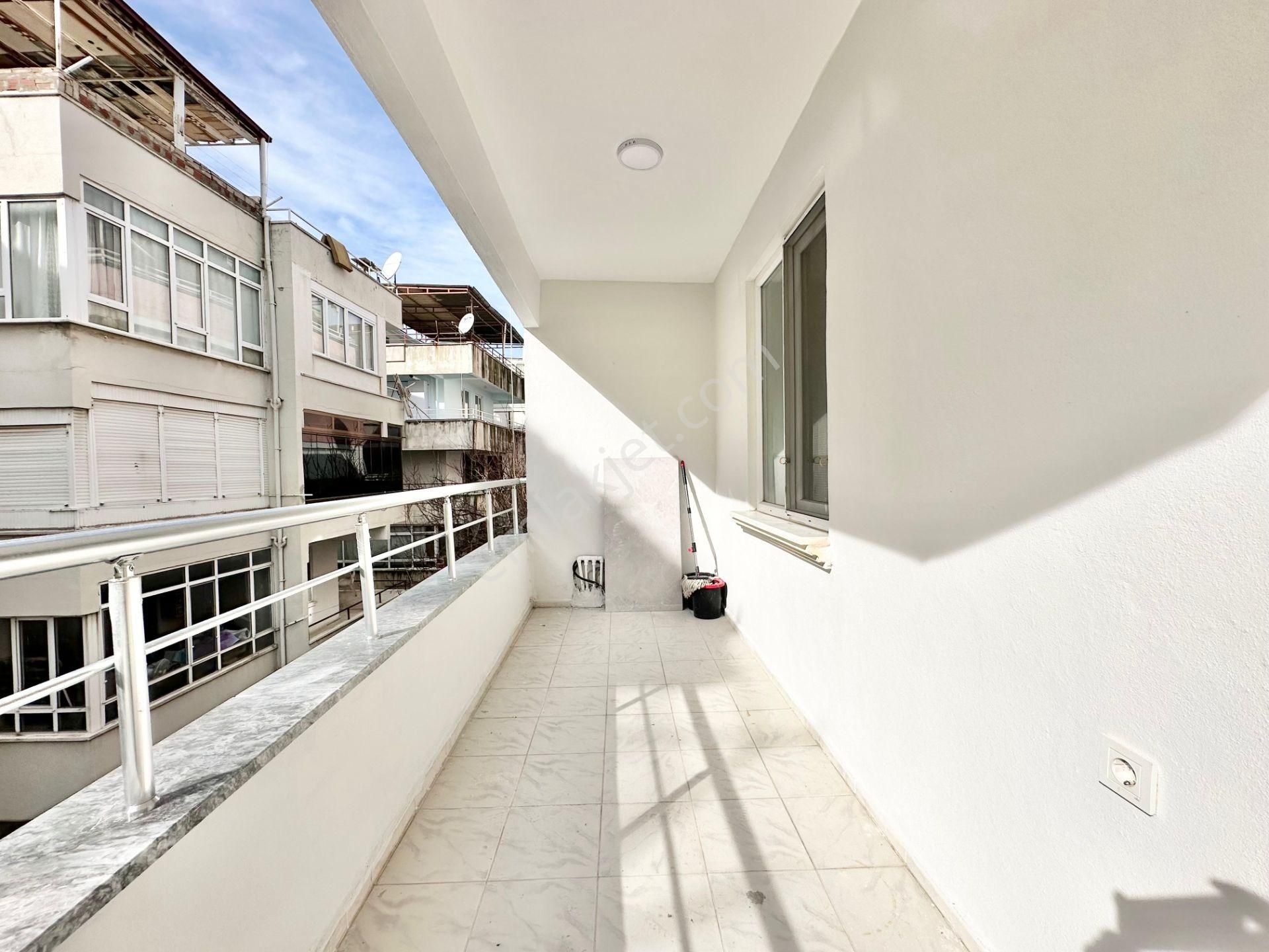 ꧁ay Emlaktan꧂akçay Merkezde İçi Komple Yenilenmiş Arakat Denize Yakın Satılık 2+1 Lüx Daire - Görsel 10