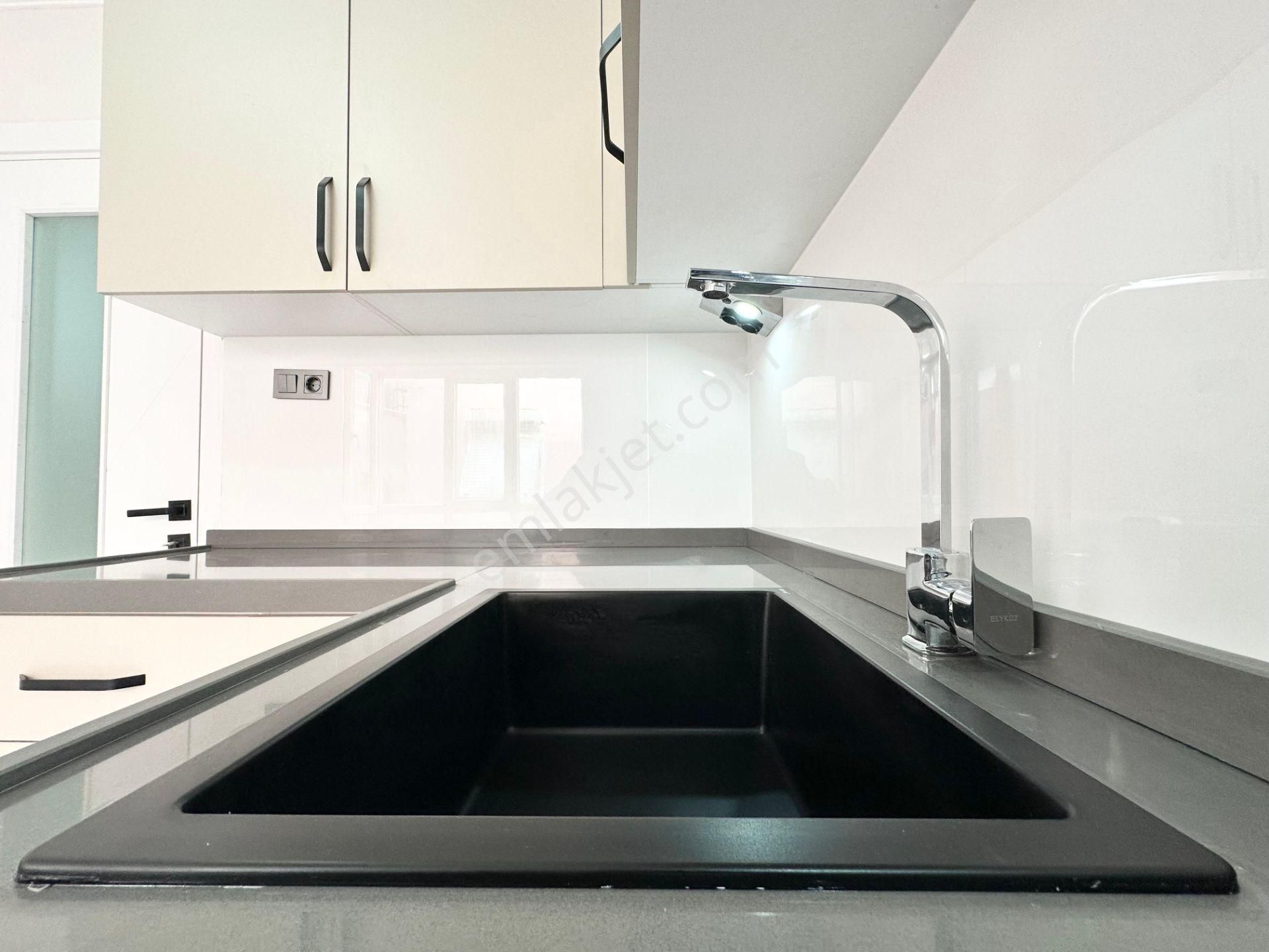 ꧁ay Emlaktan꧂akçay Merkezde İçi Komple Yenilenmiş Arakat Denize Yakın Satılık 2+1 Lüx Daire - Görsel 4