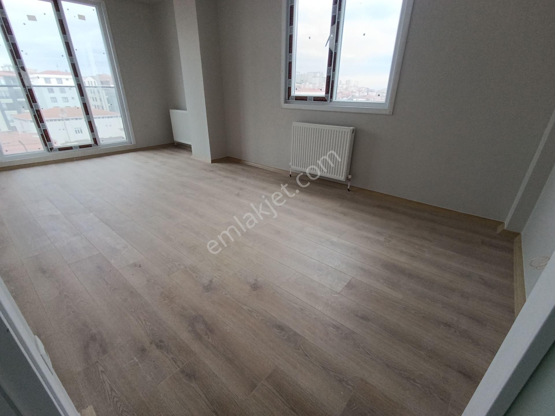 Pendik Esenyalıda Satılık 2+1 Asansör Otoparklı Ana Cadde Paralel Lüks Daire - Görsel 4