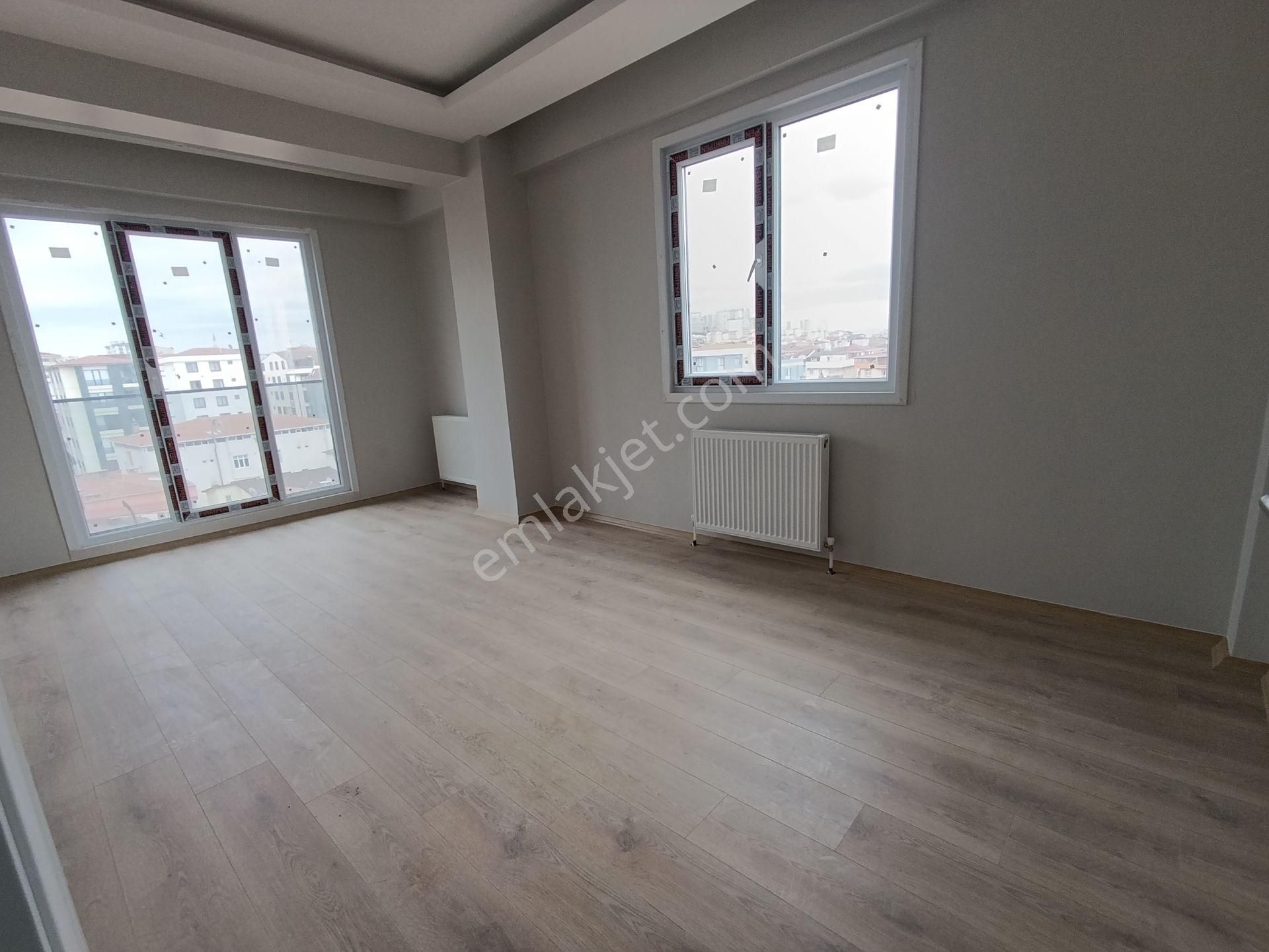 Pendik Esenyalıda Satılık 2+1 Asansör Otoparklı Ana Cadde Paralel Lüks Daire - Görsel 3