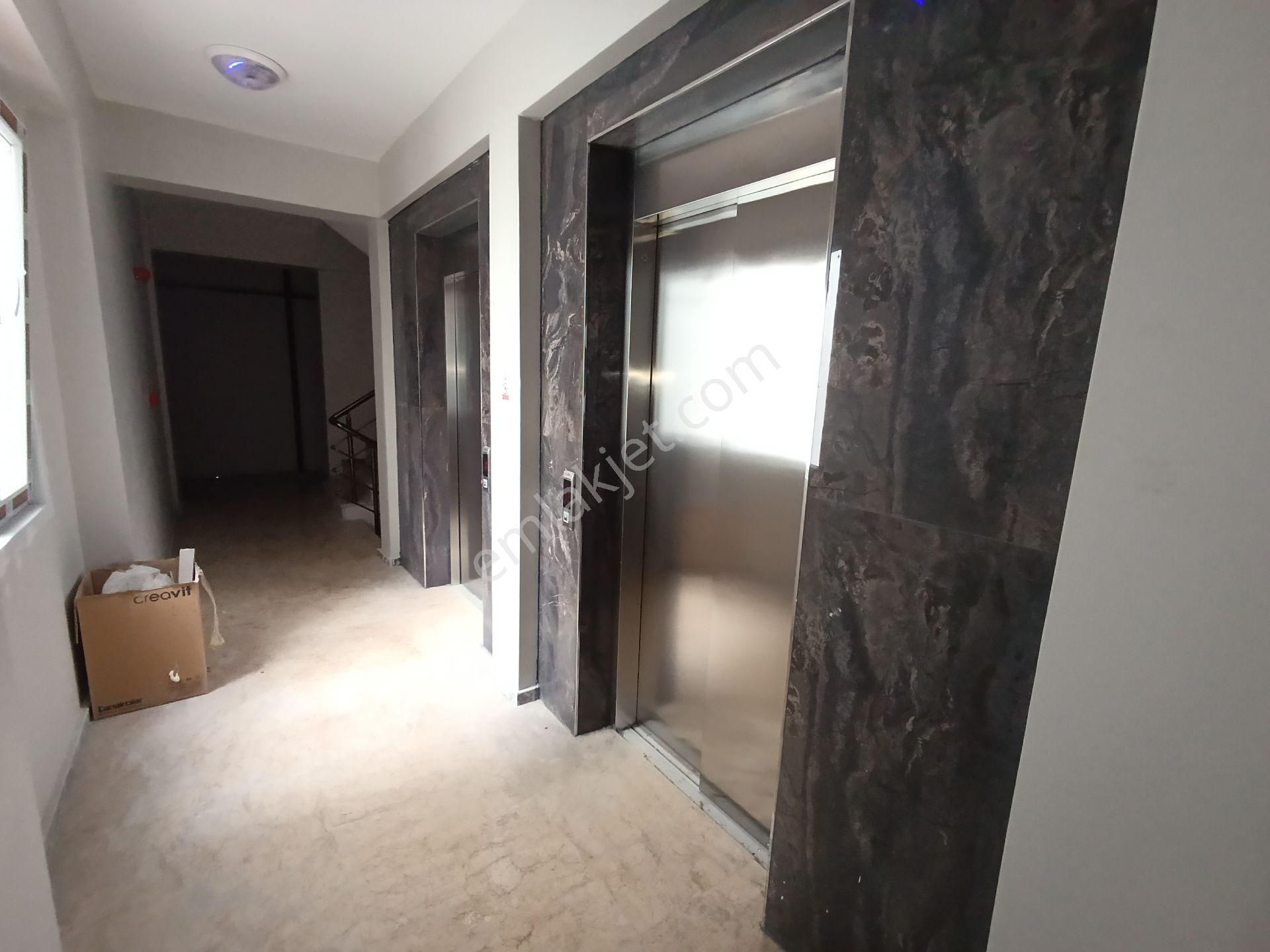 Pendik Esenyalıda Satılık 2+1 Asansör Otoparklı Ana Cadde Paralel Lüks Daire - Görsel 27