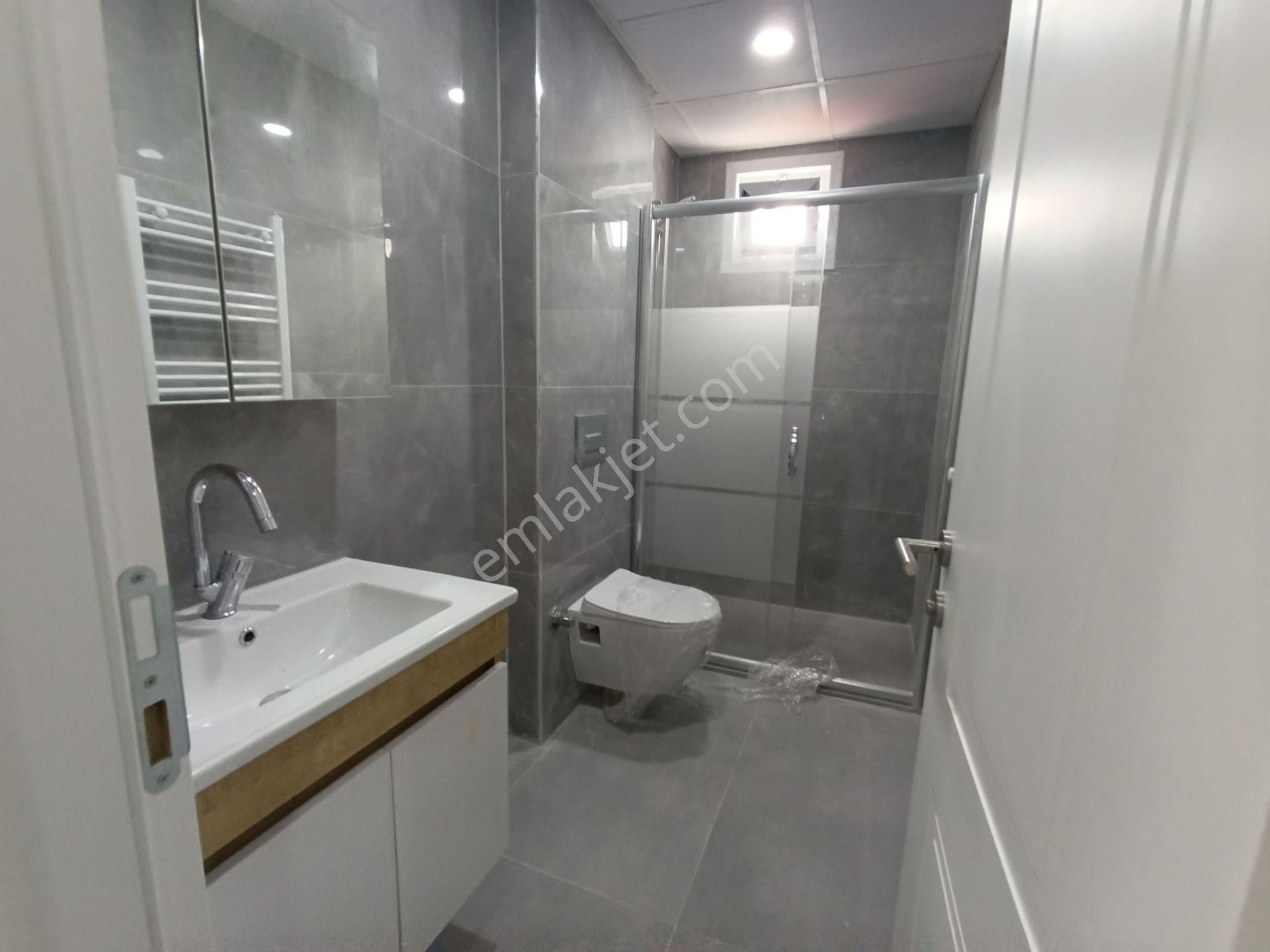 Pendik Esenyalıda Satılık 2+1 Asansör Otoparklı Ana Cadde Paralel Lüks Daire - Görsel 24