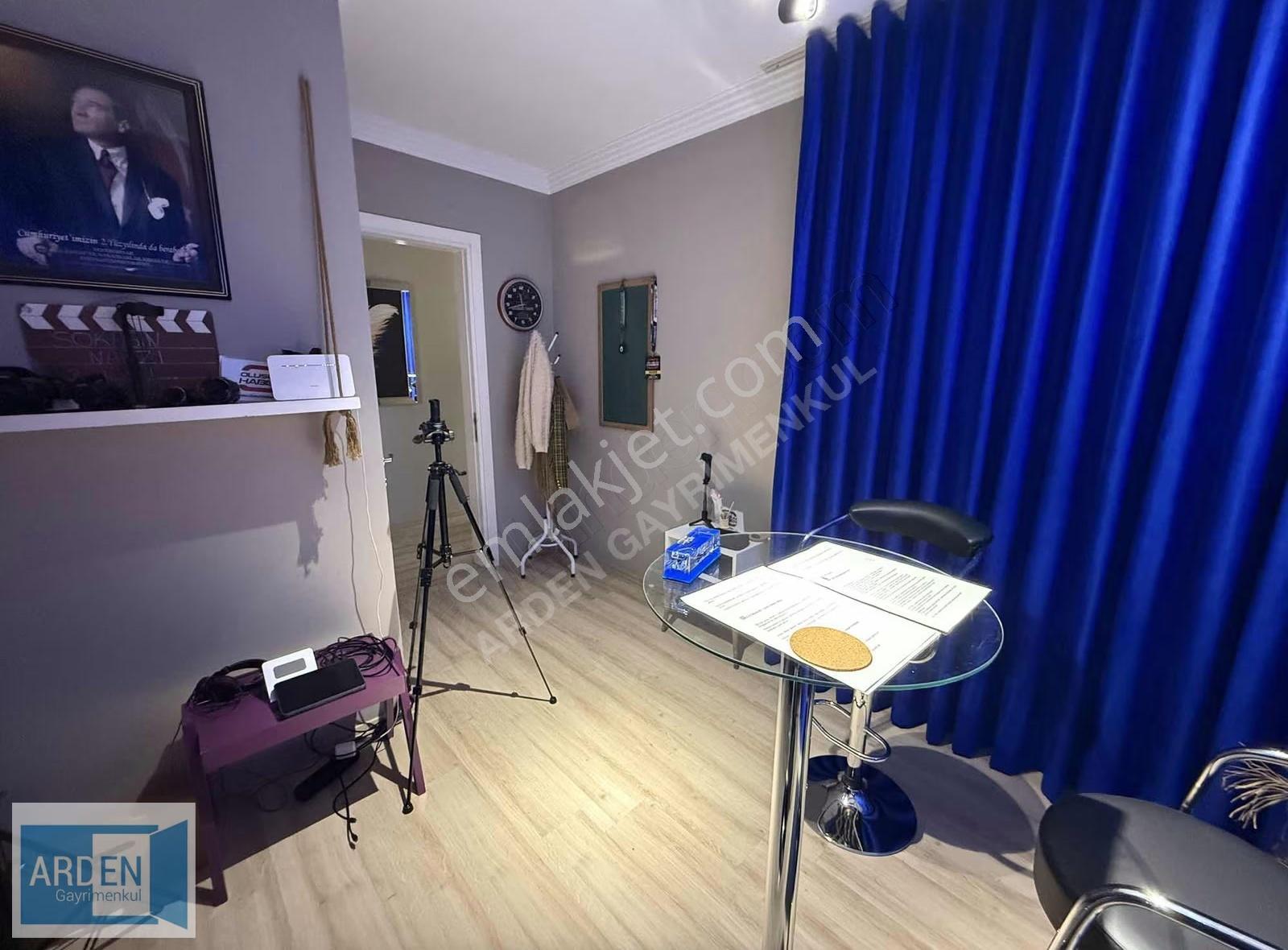 Seferihisar Merkezde, Kiracılı Satılık Dükkan 135m² - Görsel 3
