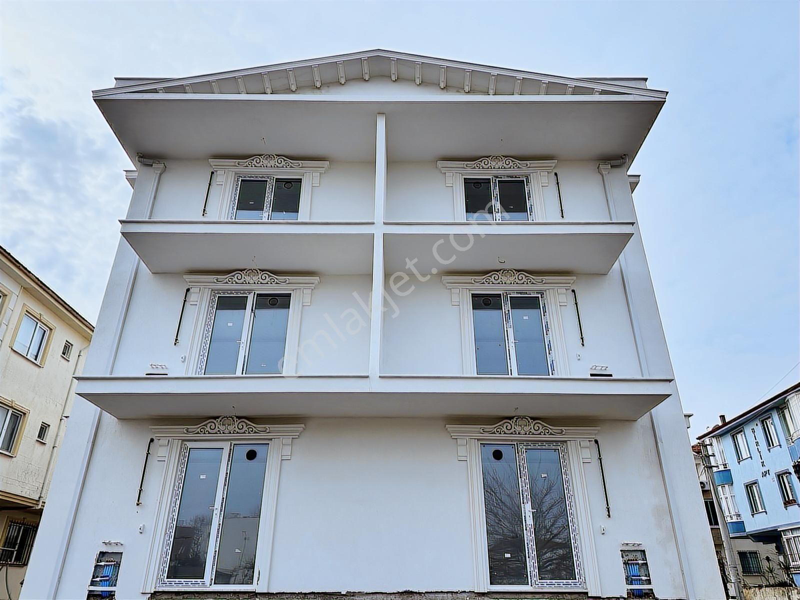 Denize 2. Parsel 2+1 Havuzlu Bahçe Kullanımı Eşyalı Fırsat Daire