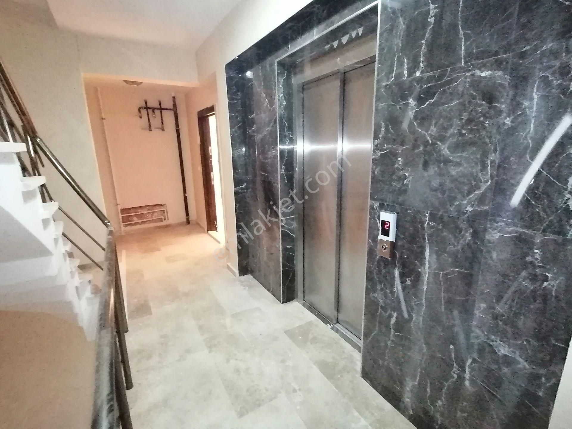 Tuzla Postane"de Satılık 2+1 Asansör Otoparklı Panjurlu Lüks Daire - Görsel 18