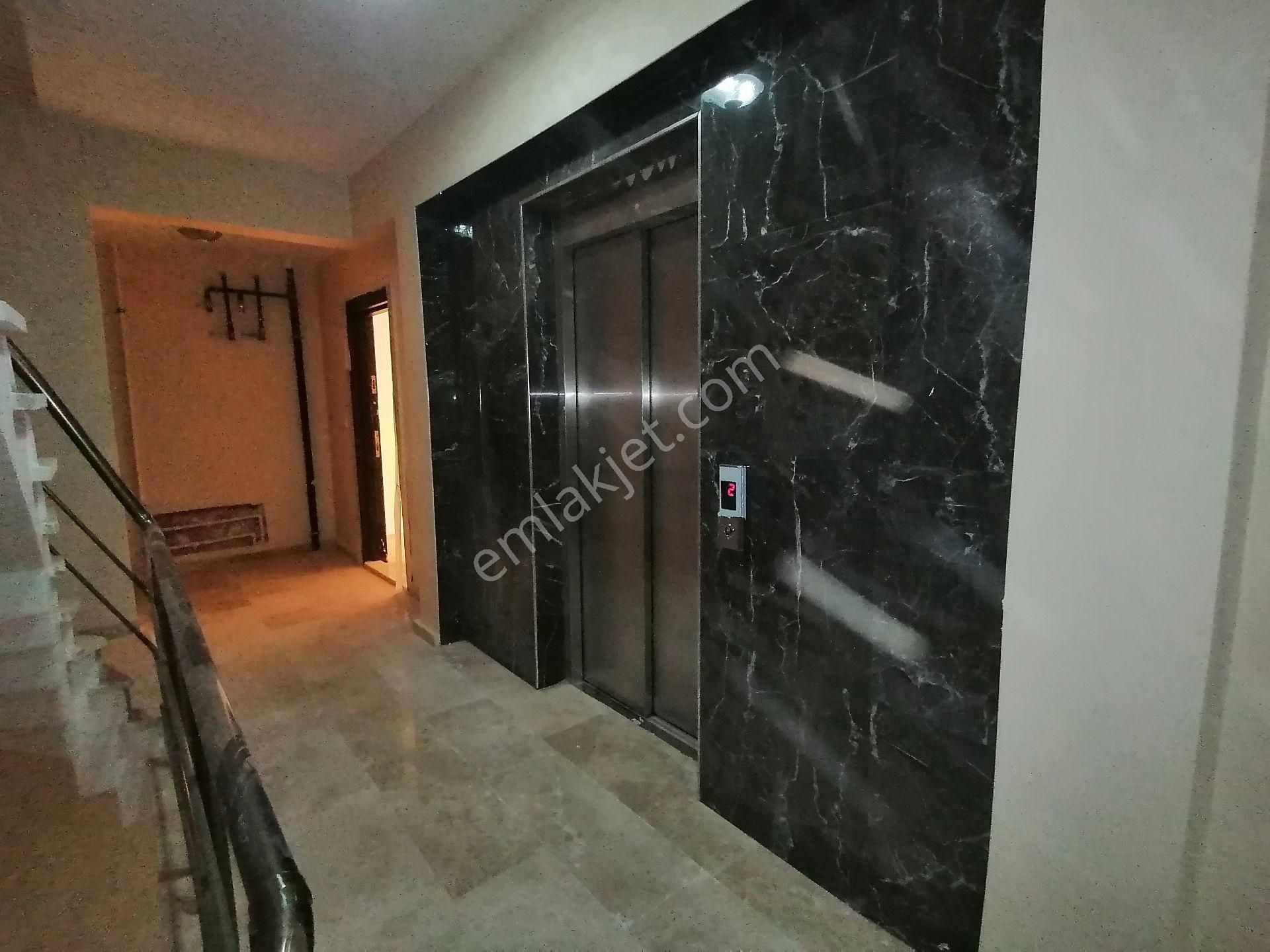 Tuzla Postane"de Satılık 2+1 Asansör Otoparklı Panjurlu Lüks Daire - Görsel 17