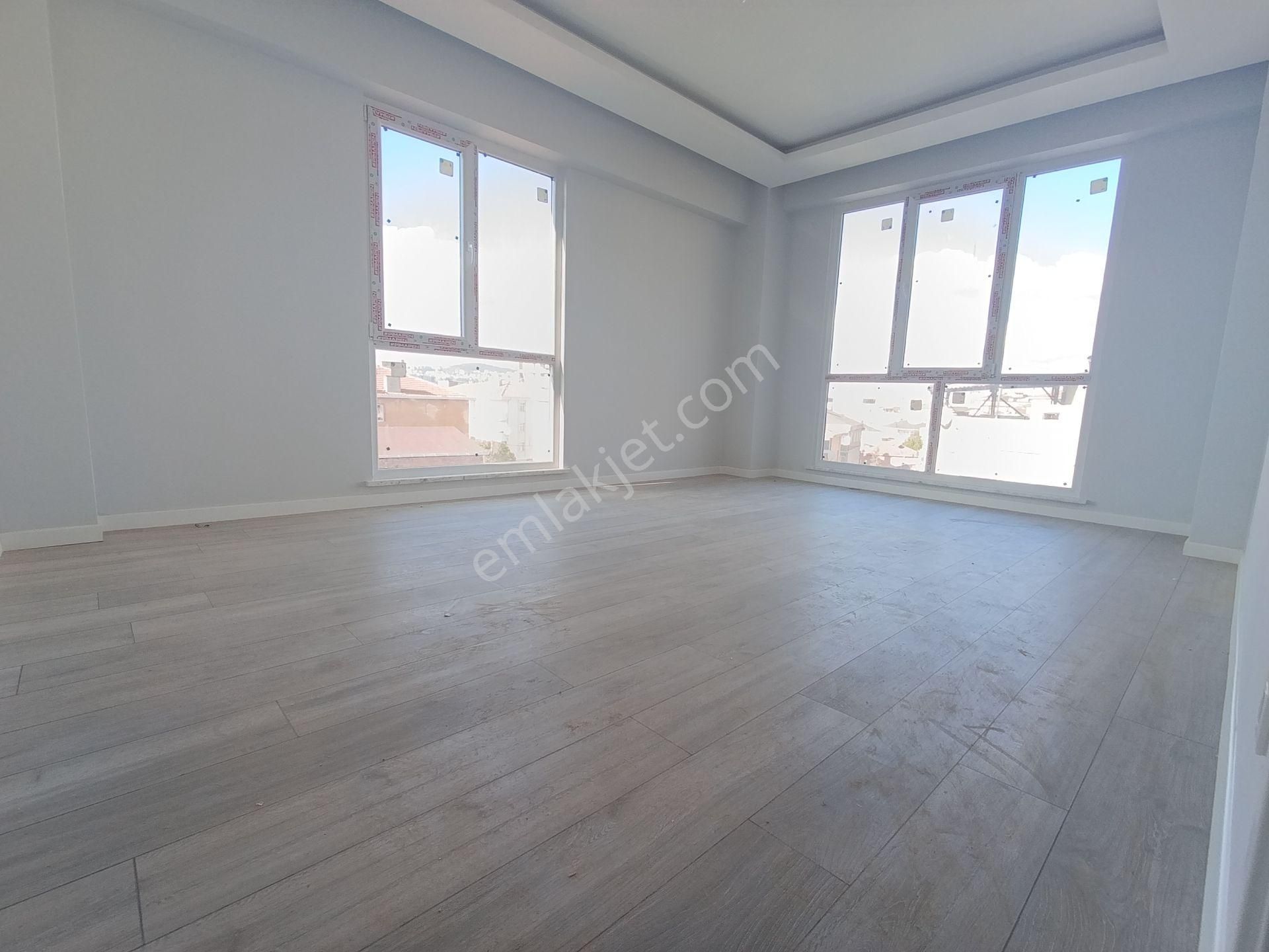 Pendik Esenyalıda Satılık 2+1 Asansör Otoparklı Ana Cadde Üstü Lüks Daire - Görsel 2