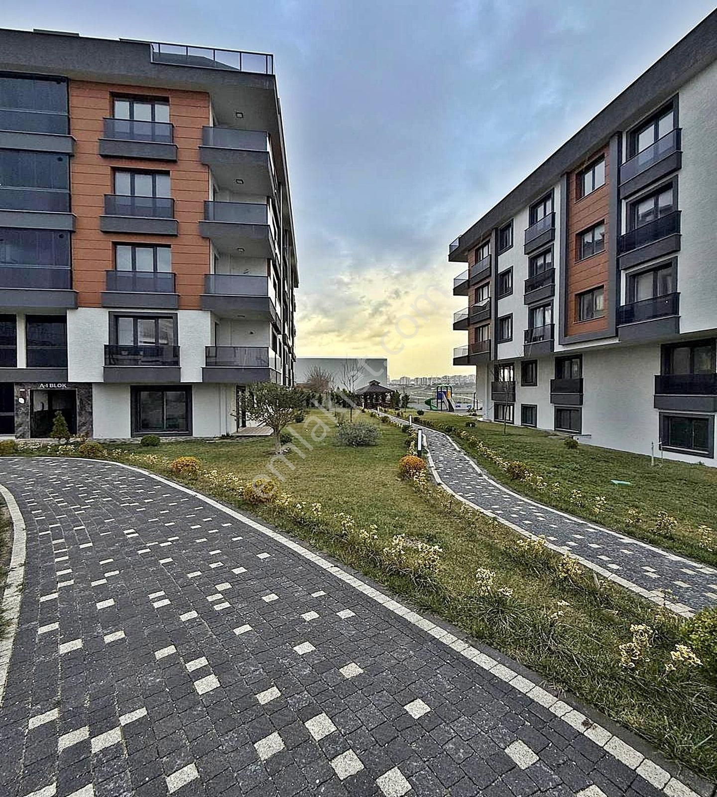 Beylikdüzü Kısa Katlı Butik Site'de Eminevim Fuzulev'e Uygun 2+1 - Görsel 29