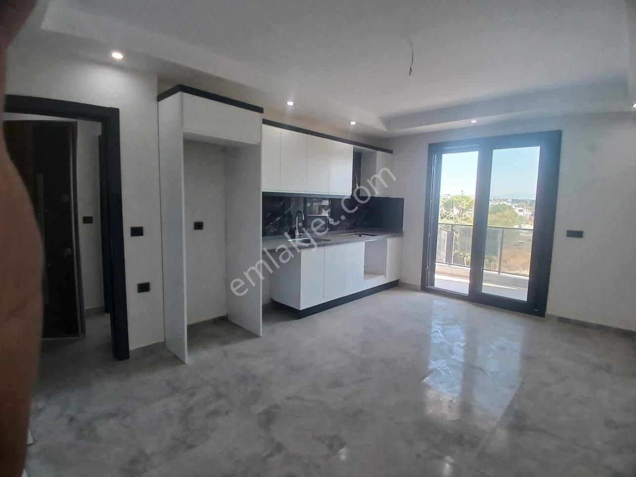 Denize 500m Mesafede Havuzlu Sitede Ara Kat 1+1 - Görsel 7