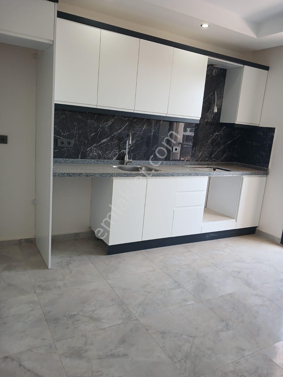 Denize 500m Mesafede Havuzlu Sitede Ara Kat 1+1 - Görsel 6