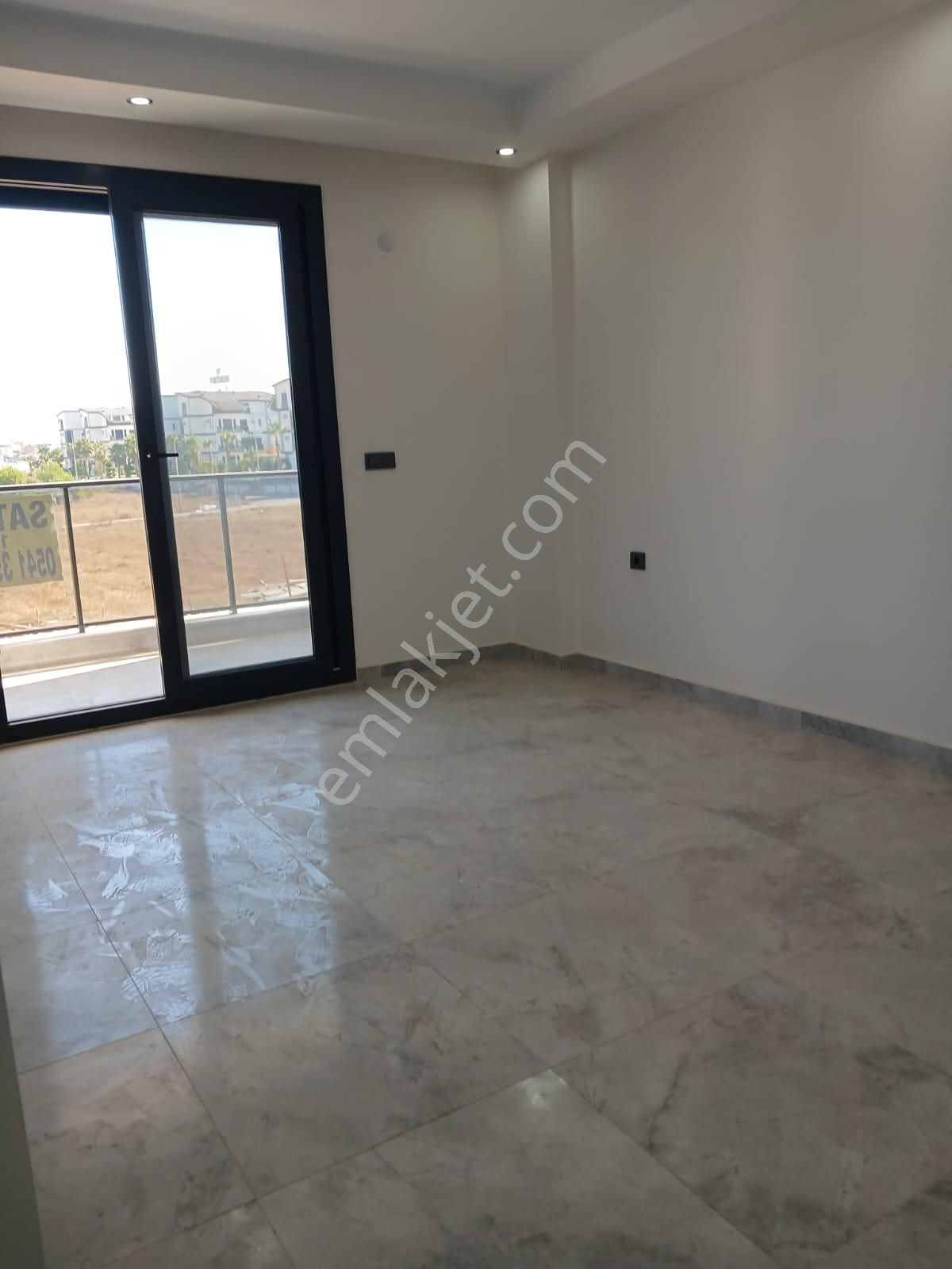 Denize 500m Mesafede Havuzlu Sitede Ara Kat 1+1 - Görsel 8