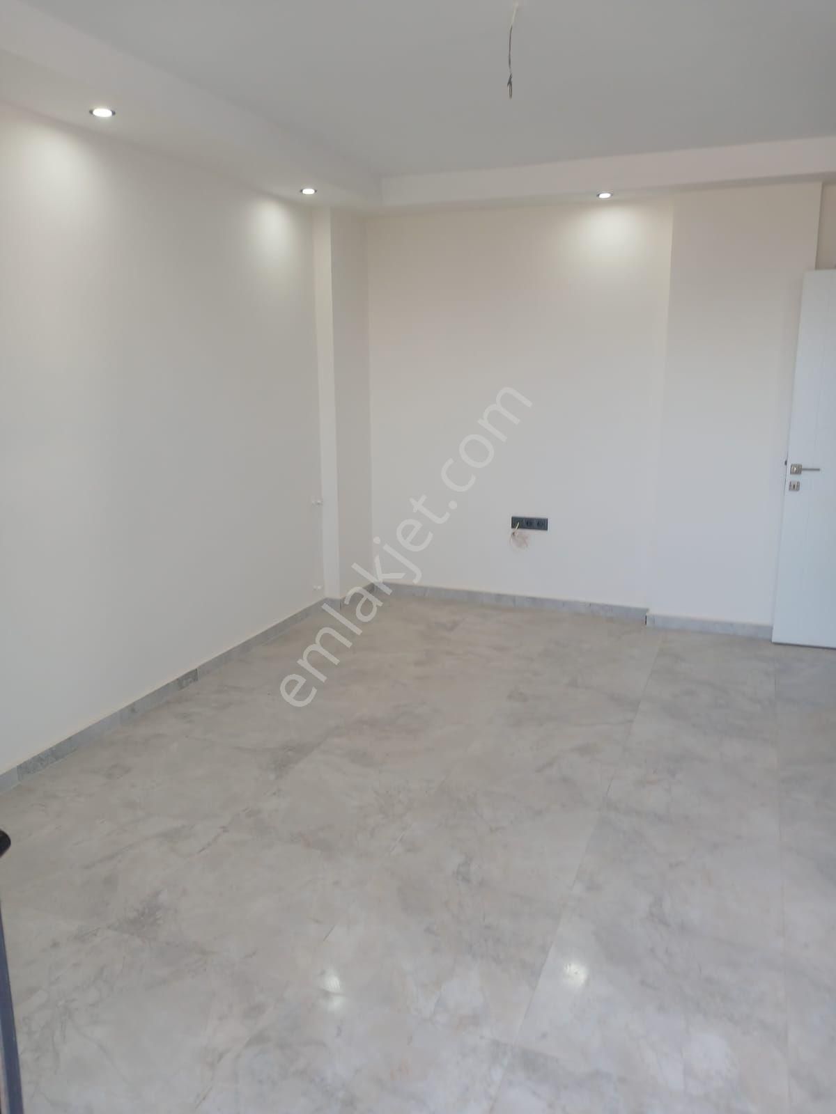 Denize 500m Mesafede Havuzlu Sitede Ara Kat 1+1 - Görsel 10