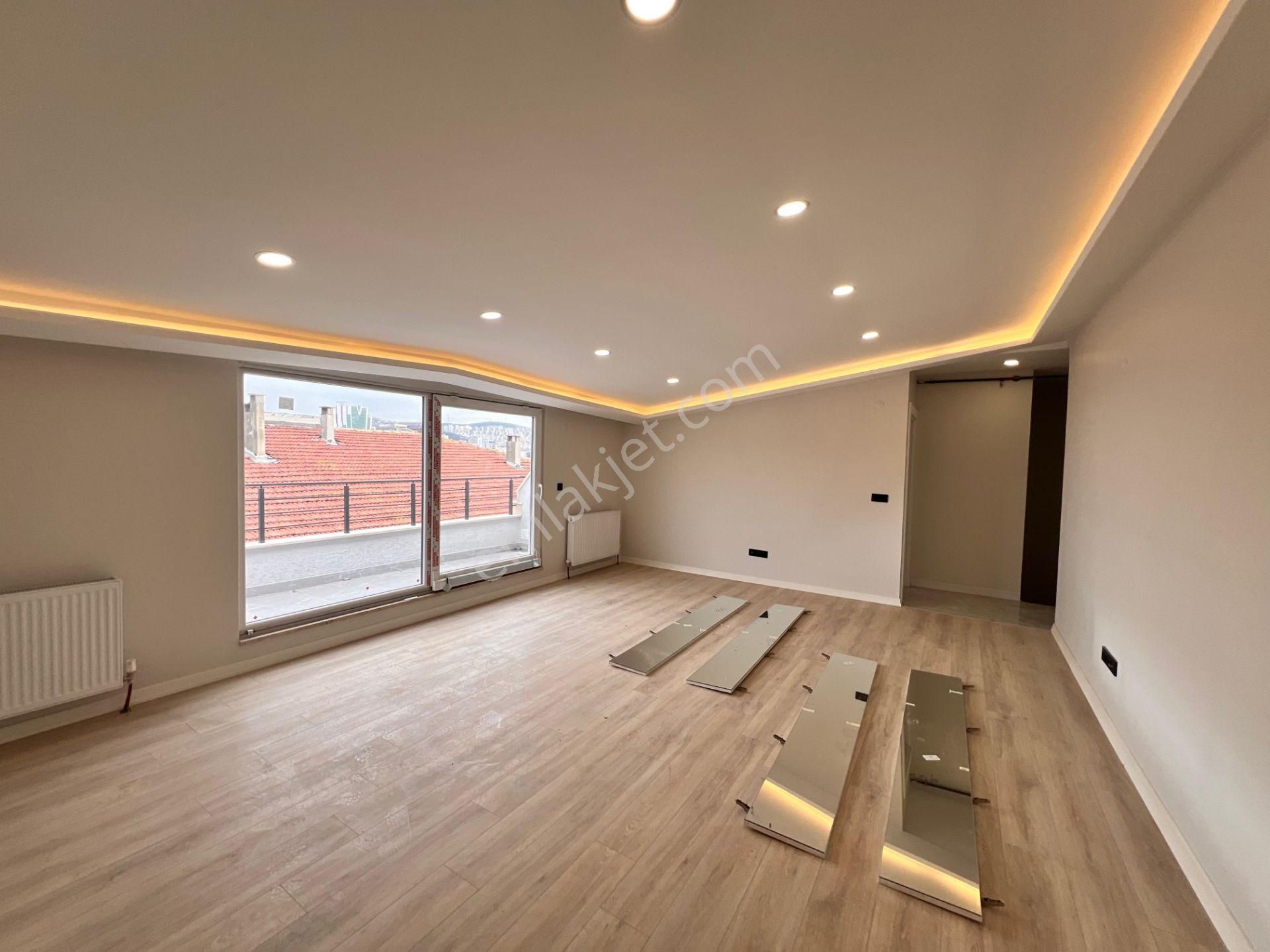 Kaçmaz'dan Altıntepe'de Cadde Üzeri Prestijli Yapı'da Geniş Teraslı 3 +1 Dubleks Daire - Görsel 3