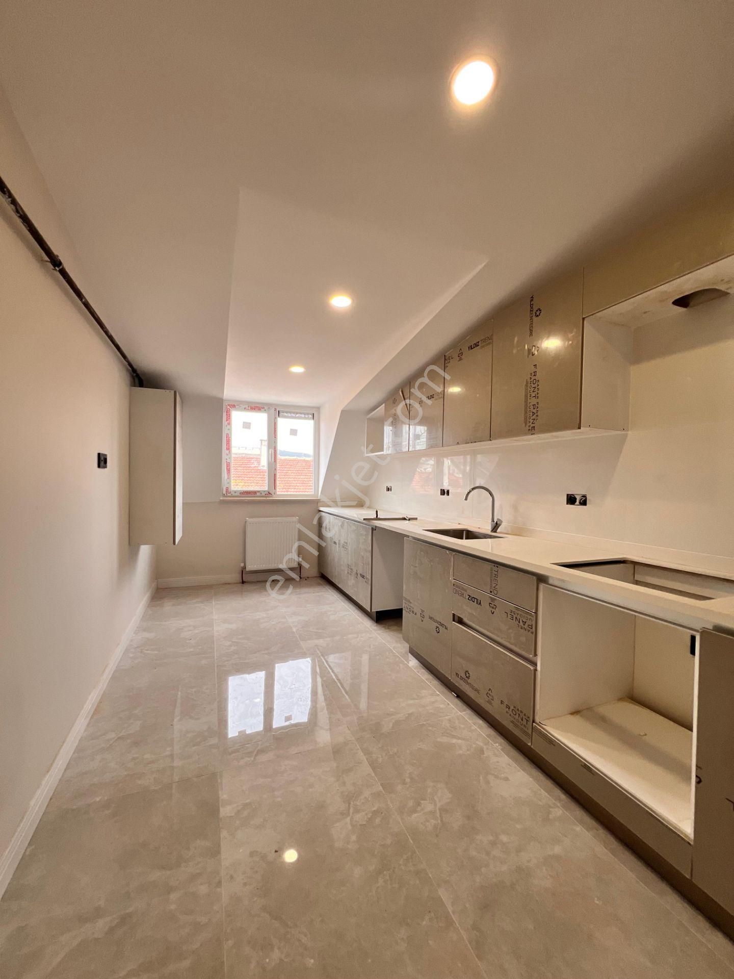 Kaçmaz'dan Altıntepe'de Cadde Üzeri Prestijli Yapı'da Geniş Teraslı 3 +1 Dubleks Daire - Görsel 10