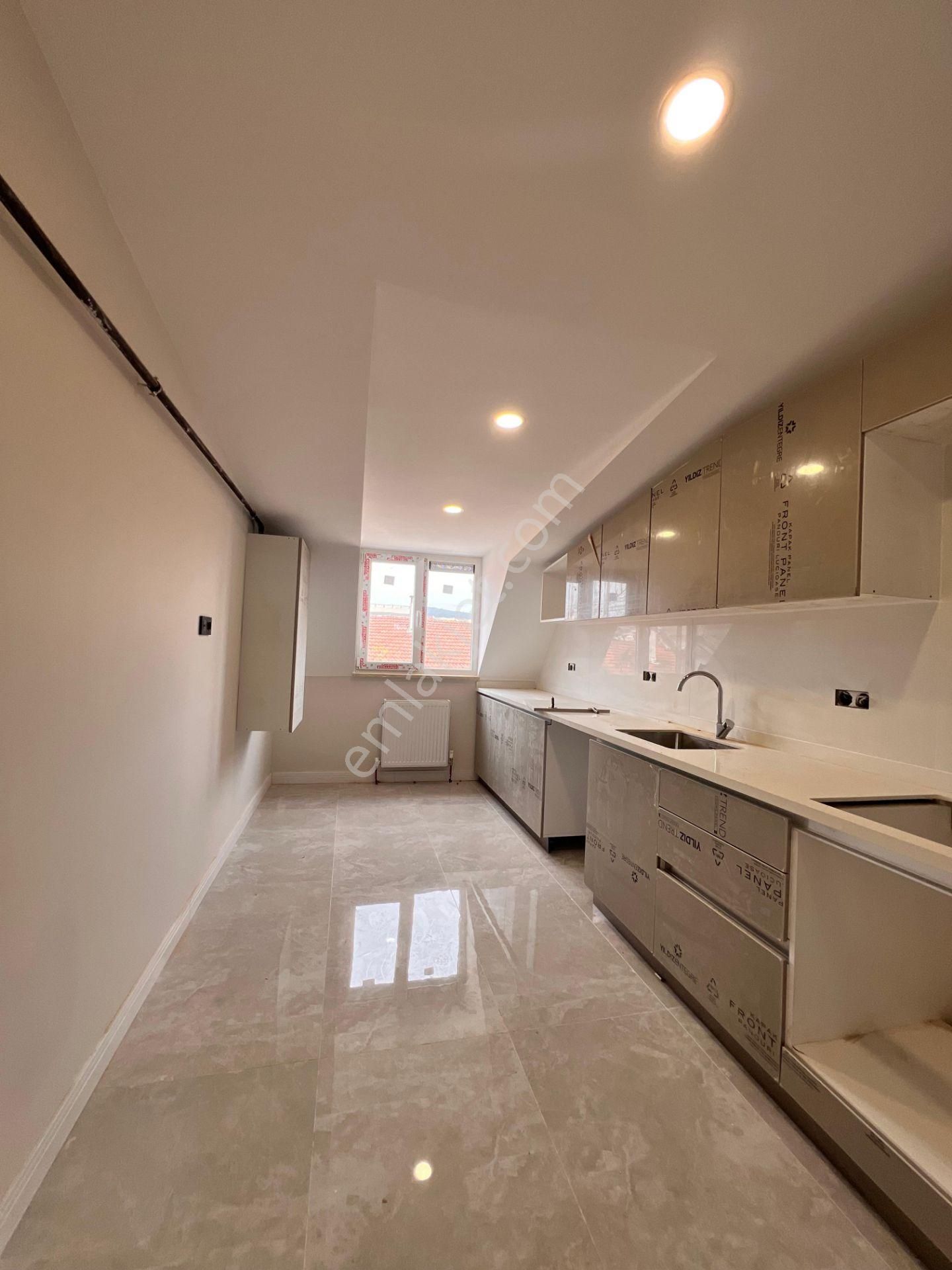 Kaçmaz'dan Altıntepe'de Cadde Üzeri Prestijli Yapı'da Geniş Teraslı 3 +1 Dubleks Daire - Görsel 11