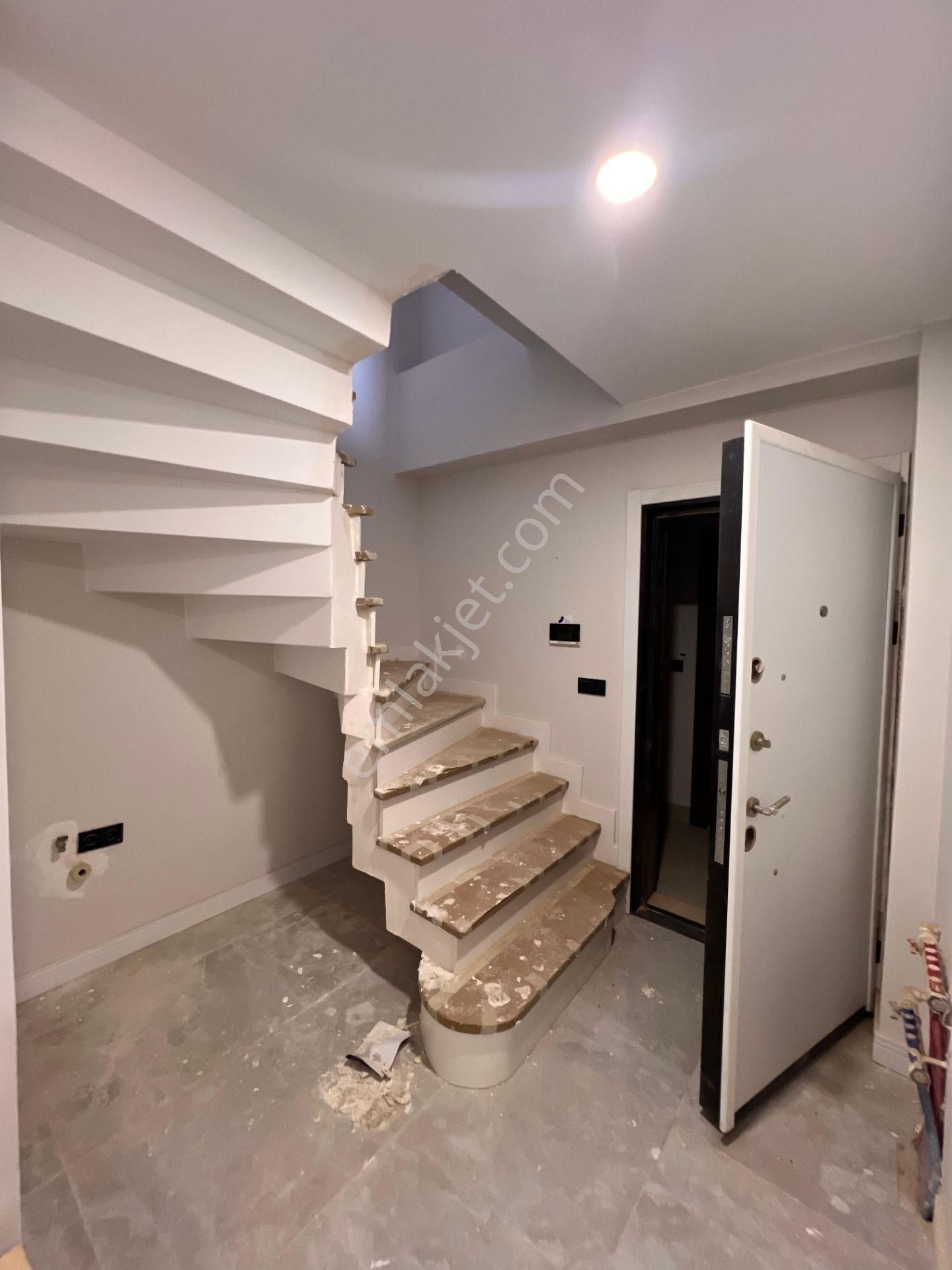 Kaçmaz'dan Altıntepe'de Cadde Üzeri Prestijli Yapı'da Geniş Teraslı 3 +1 Dubleks Daire - Görsel 31