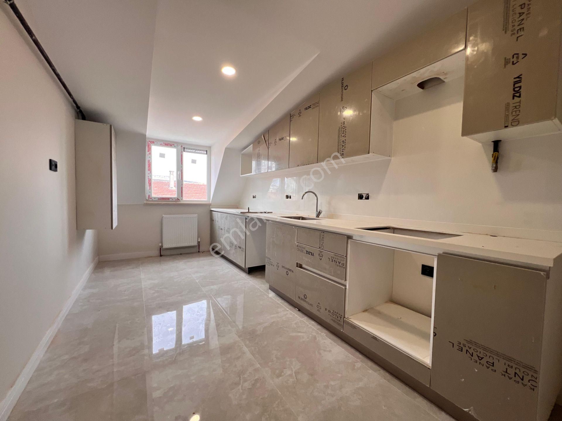 Kaçmaz'dan Altıntepe'de Cadde Üzeri Prestijli Yapı'da Geniş Teraslı 3 +1 Dubleks Daire - Görsel 7