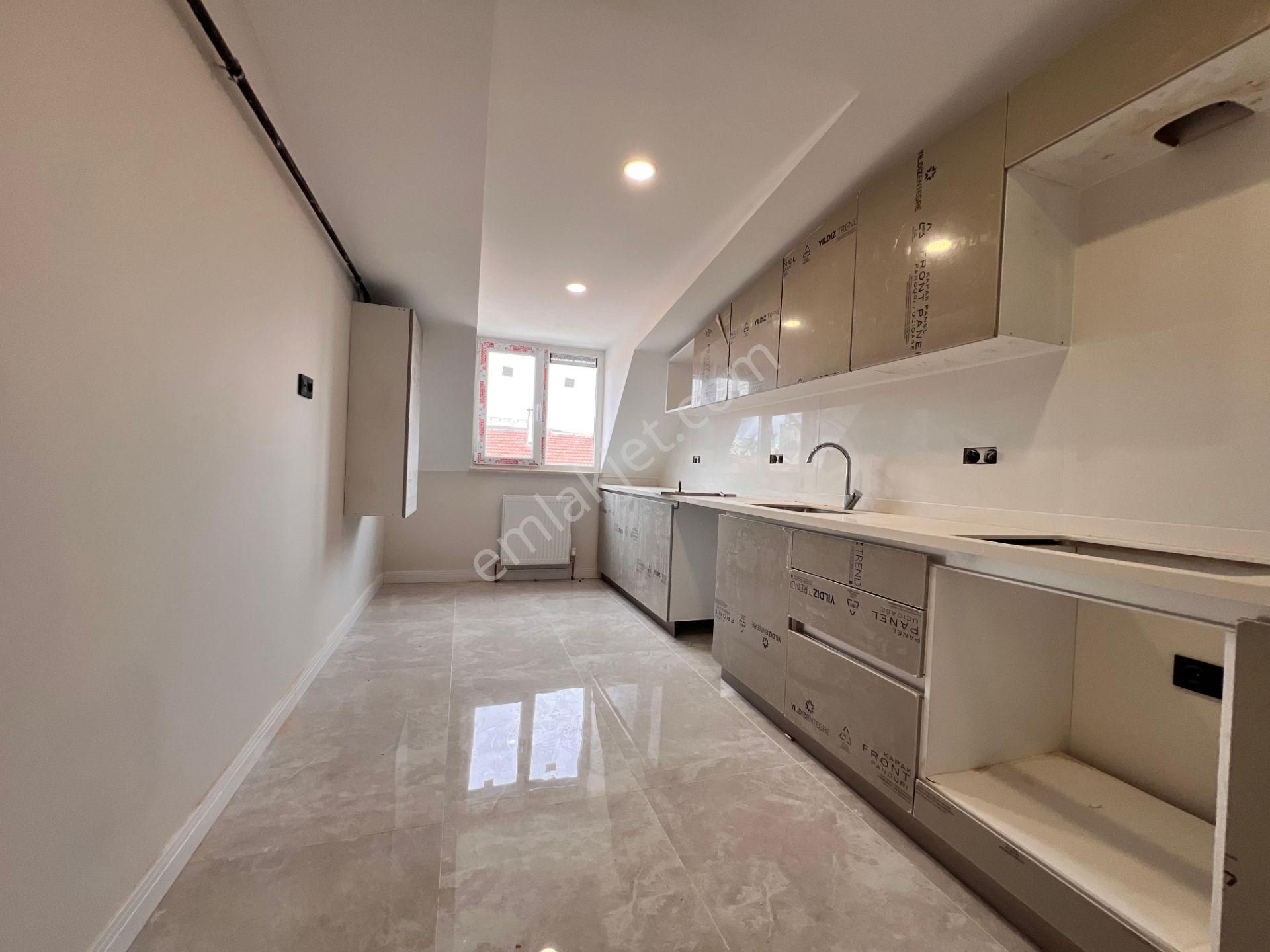 Kaçmaz'dan Altıntepe'de Cadde Üzeri Prestijli Yapı'da Geniş Teraslı 3 +1 Dubleks Daire - Görsel 13