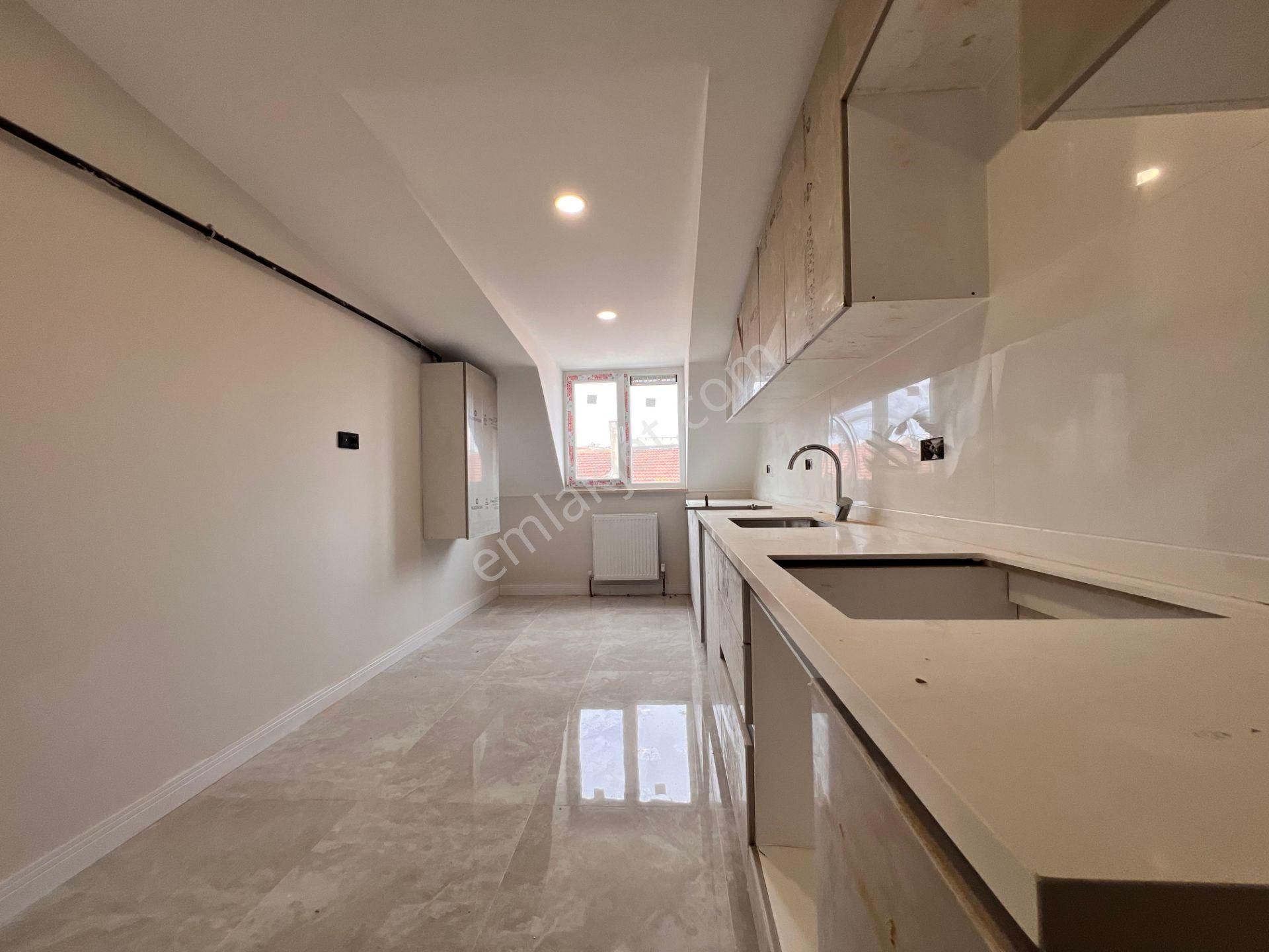 Kaçmaz'dan Altıntepe'de Cadde Üzeri Prestijli Yapı'da Geniş Teraslı 3 +1 Dubleks Daire - Görsel 12