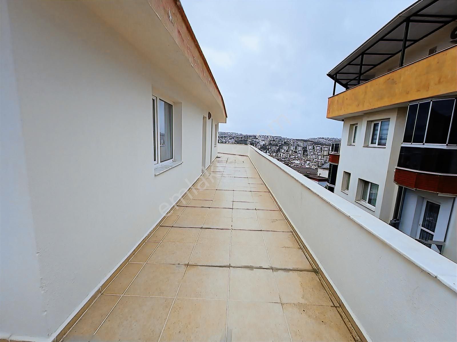 Kuşadası Ege Mahallesi Havuzlu Sitede Manzaralı Dubleks Daire - Görsel 32