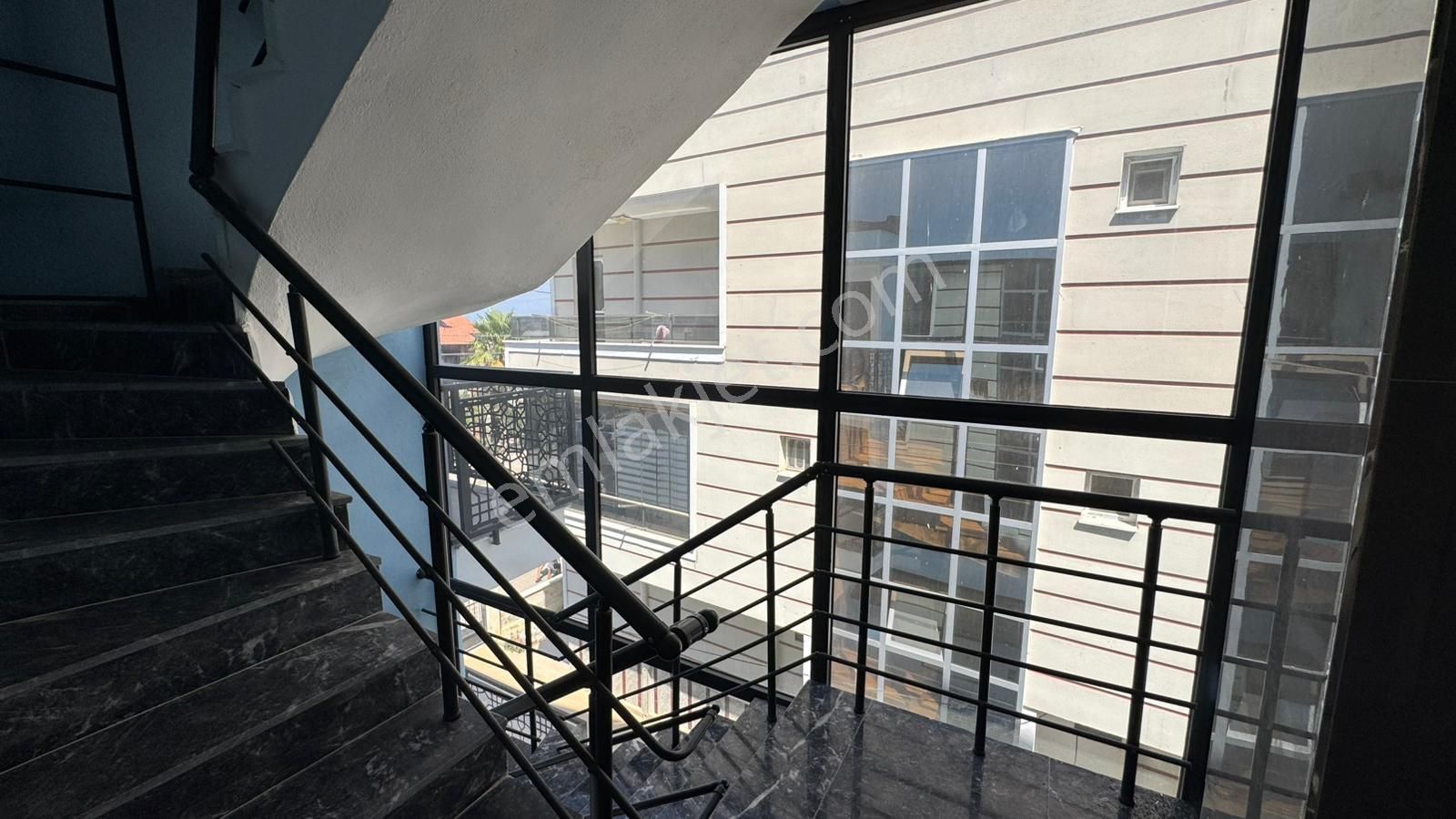 Aydın Didim Efeler Mah. Orta Kat Eşyasız Her Odadan Deniz Manzaralı Asansörlü 1+1 Daire - Görsel 22
