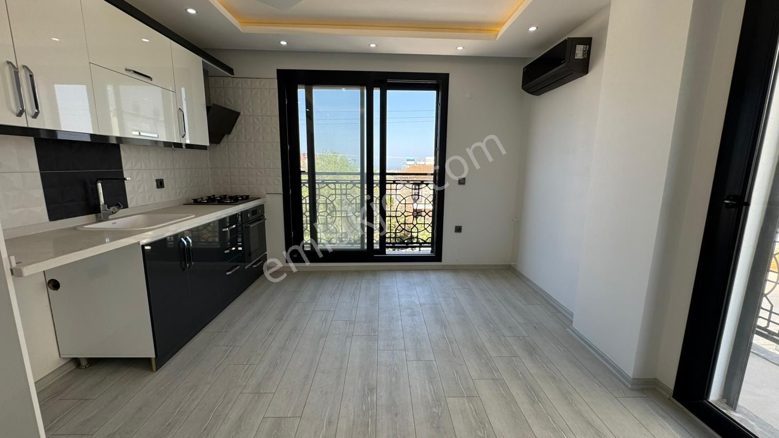 Aydın Didim Efeler Mah. Orta Kat Eşyasız Her Odadan Deniz Manzaralı Asansörlü 1+1 Daire - Görsel 11