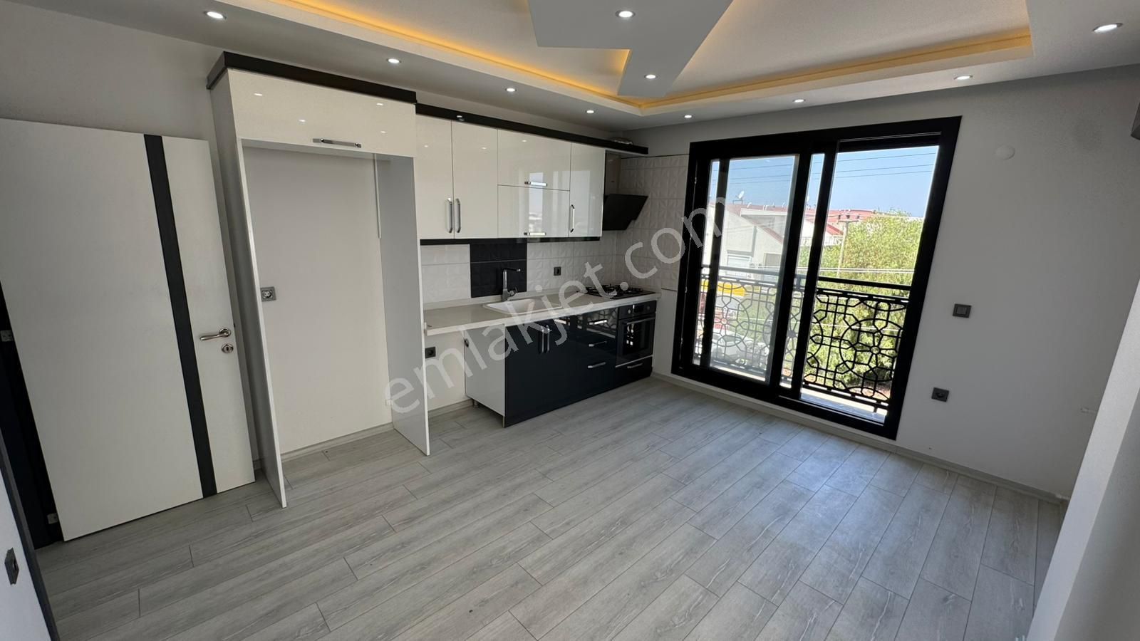 Aydın Didim Efeler Mah. Orta Kat Eşyasız Her Odadan Deniz Manzaralı Asansörlü 1+1 Daire