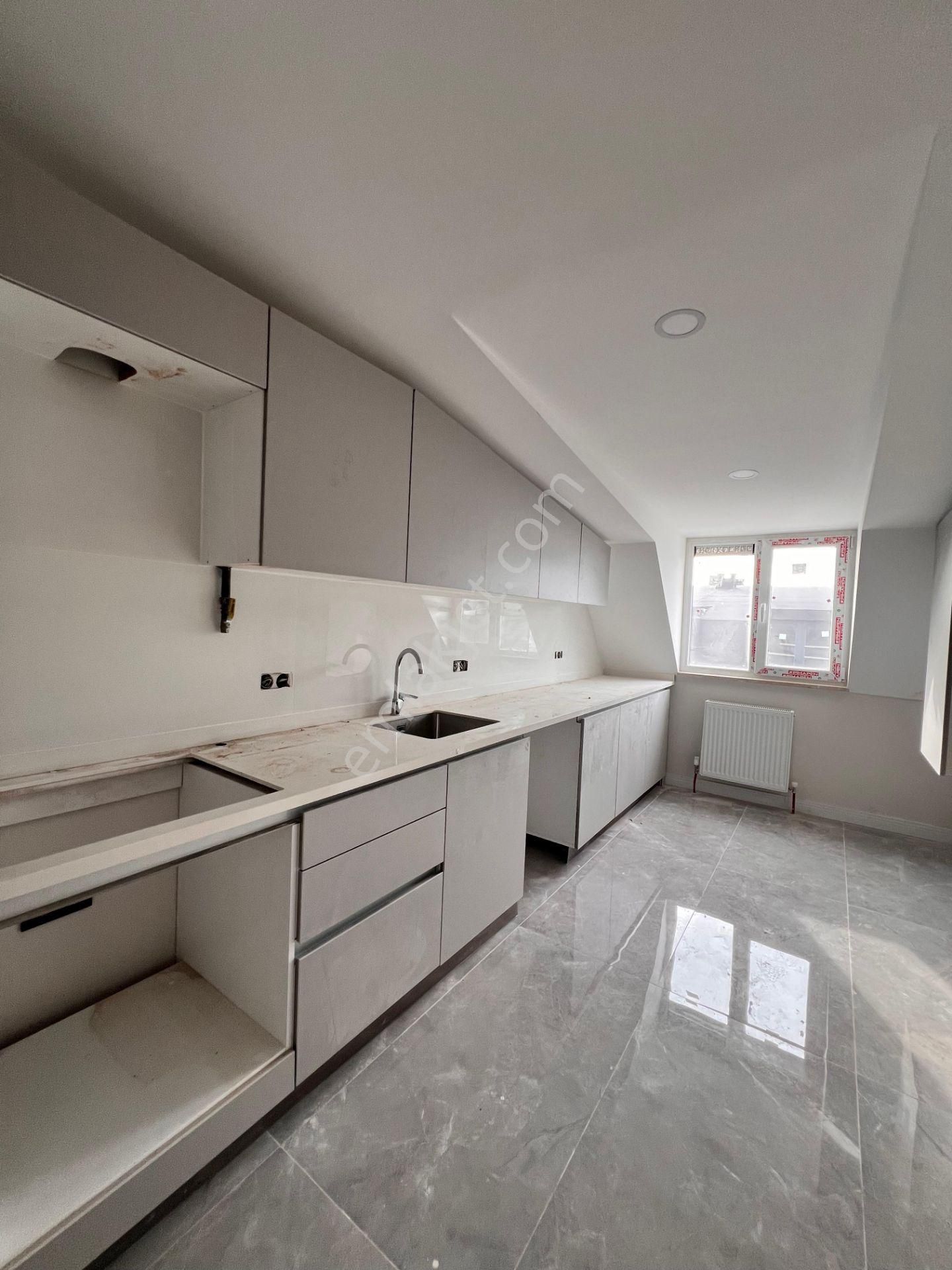 Kaçmaz'dan Altıntepe'de Cadde Üzeri Prestijli Yapı'da Geniş Teraslı 3 +1 Dubleks Daire - Görsel 12