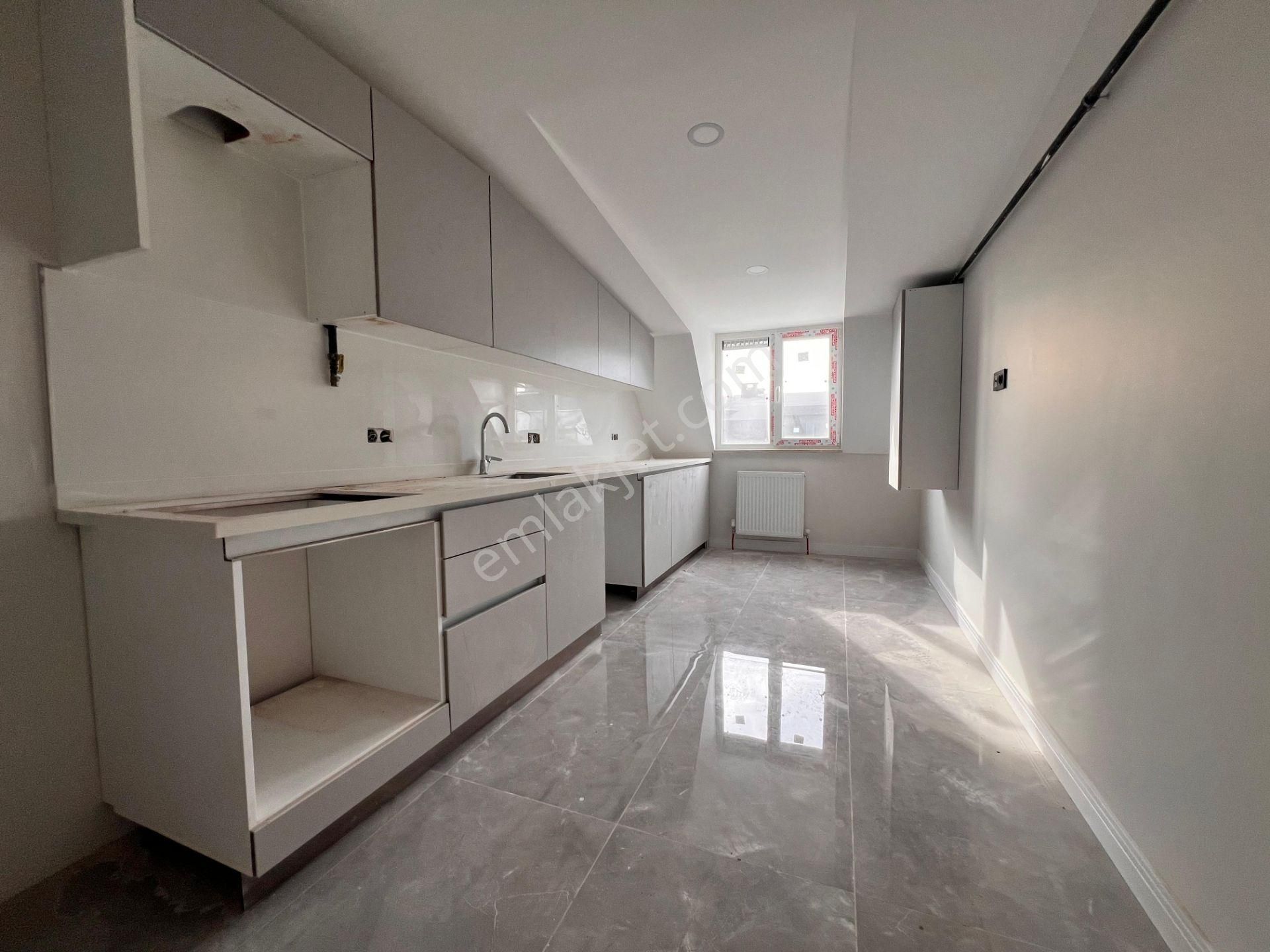 Kaçmaz'dan Altıntepe'de Cadde Üzeri Prestijli Yapı'da Geniş Teraslı 3 +1 Dubleks Daire - Görsel 13