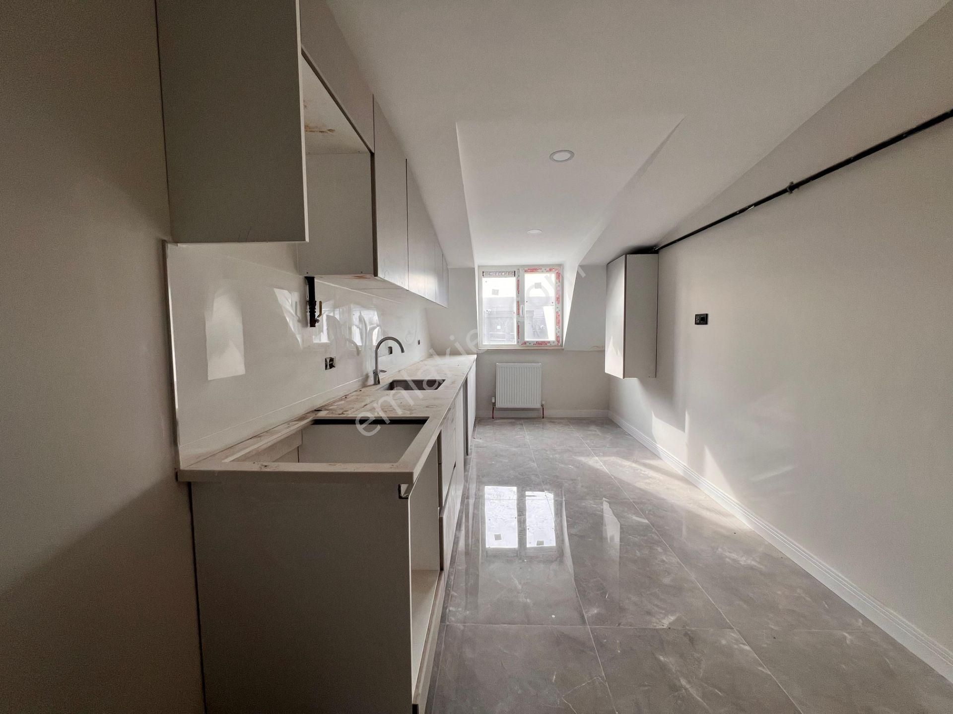 Kaçmaz'dan Altıntepe'de Cadde Üzeri Prestijli Yapı'da Geniş Teraslı 3 +1 Dubleks Daire - Görsel 16
