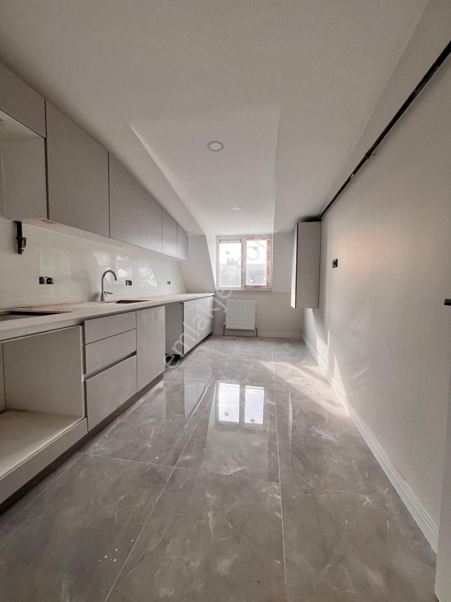 Kaçmaz'dan Altıntepe'de Cadde Üzeri Prestijli Yapı'da Geniş Teraslı 3 +1 Dubleks Daire - Görsel 9
