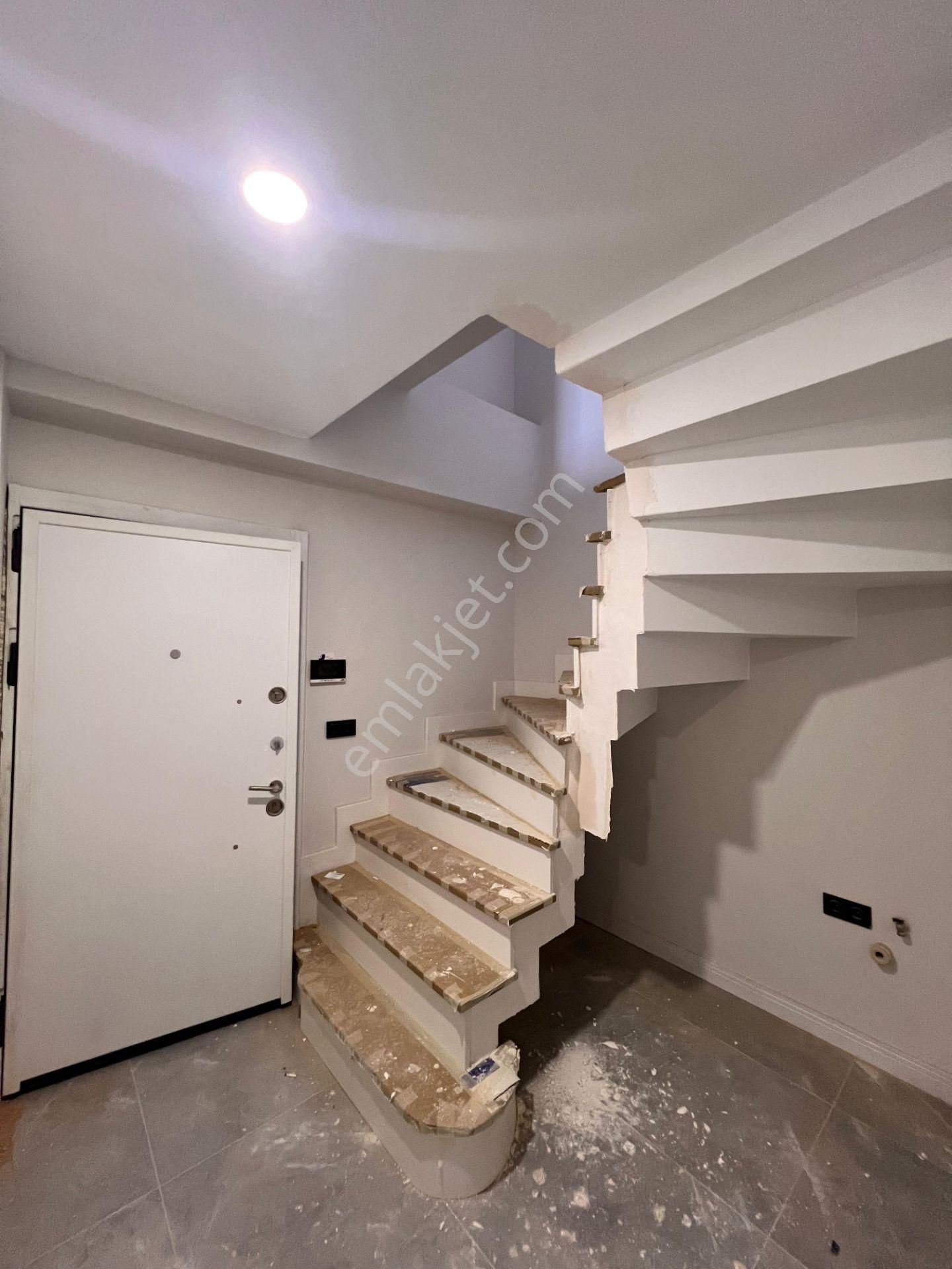 Kaçmaz'dan Altıntepe'de Cadde Üzeri Prestijli Yapı'da Geniş Teraslı 3 +1 Dubleks Daire - Görsel 17