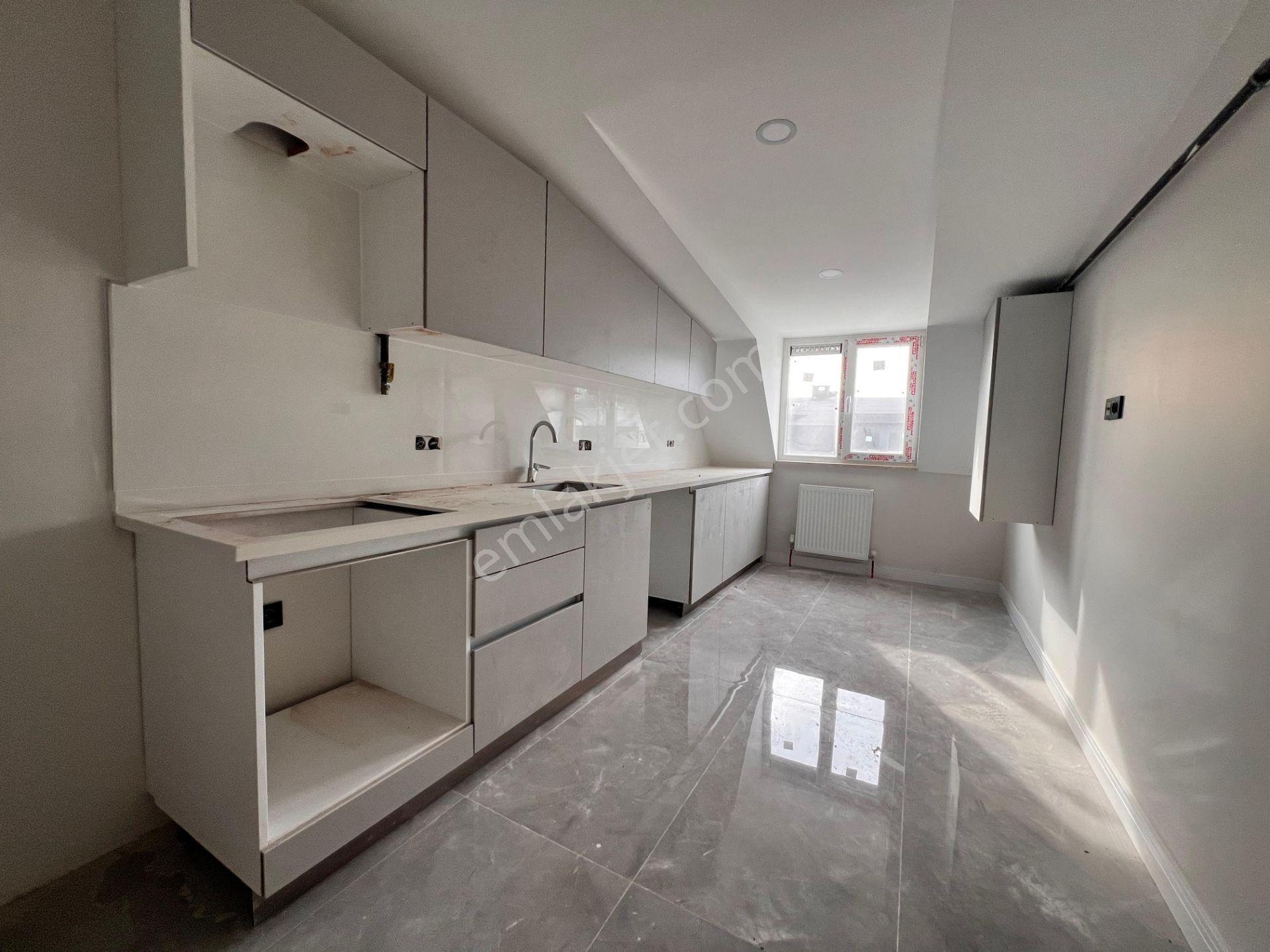 Kaçmaz'dan Altıntepe'de Cadde Üzeri Prestijli Yapı'da Geniş Teraslı 3 +1 Dubleks Daire - Görsel 10