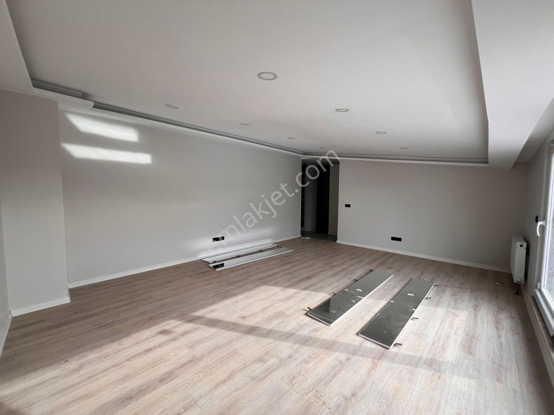 Kaçmaz'dan Altıntepe'de Cadde Üzeri Prestijli Yapı'da Geniş Teraslı 3 +1 Dubleks Daire - Görsel 5