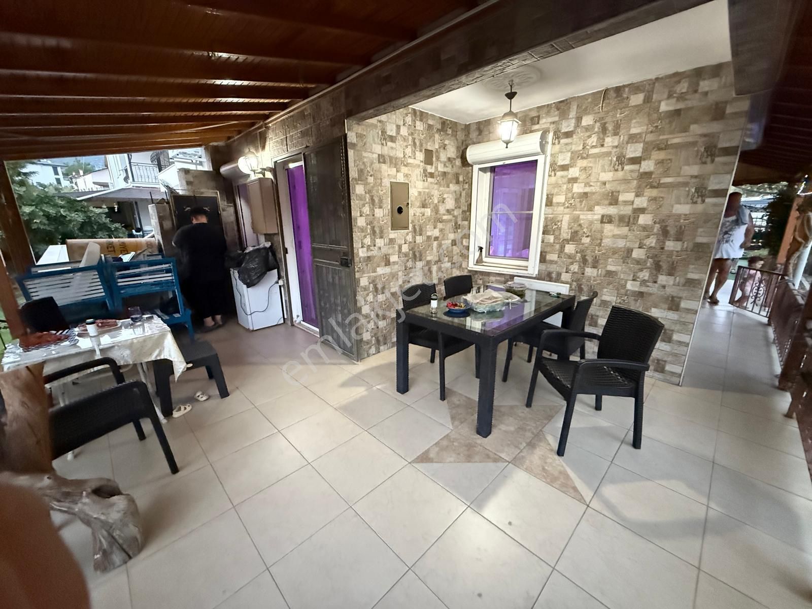 Aydın Akbük'te Satılık Denize Yakın Merkezi Konumda 4+1 Ful Eşyalı Bahçeli Müstakil Ev - Görsel 4