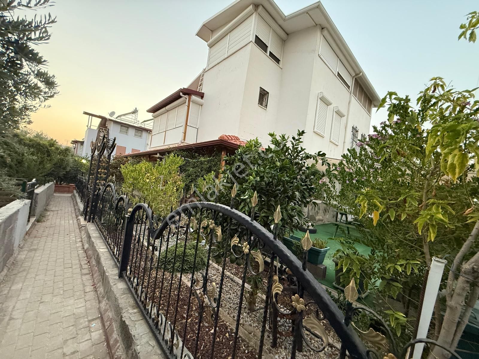 Aydın Akbük'te Satılık Denize Yakın Merkezi Konumda 4+1 Ful Eşyalı Bahçeli Müstakil Ev - Görsel 5