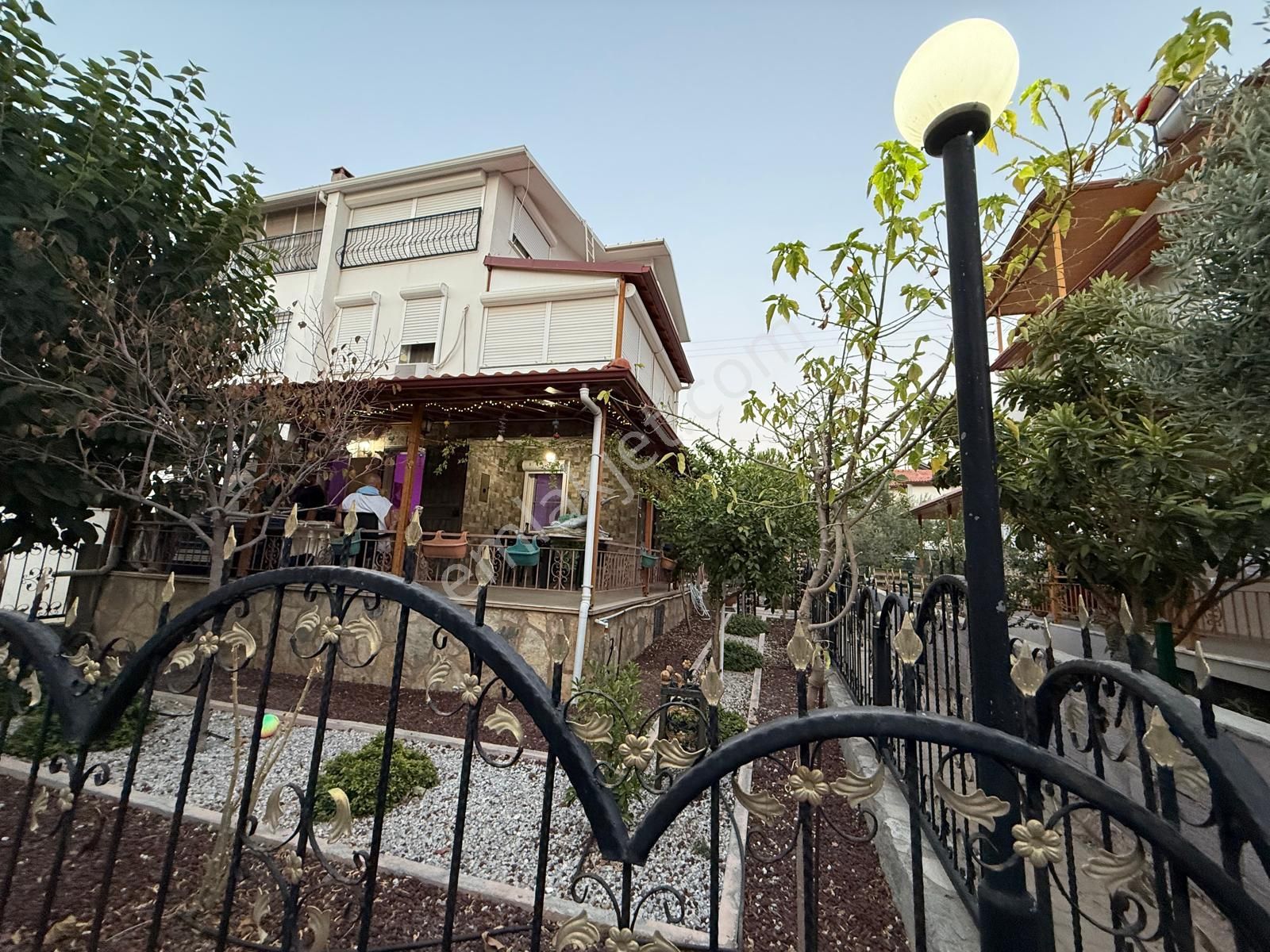 Aydın Akbük'te Satılık Denize Yakın Merkezi Konumda 4+1 Ful Eşyalı Bahçeli Müstakil Ev - Görsel 6