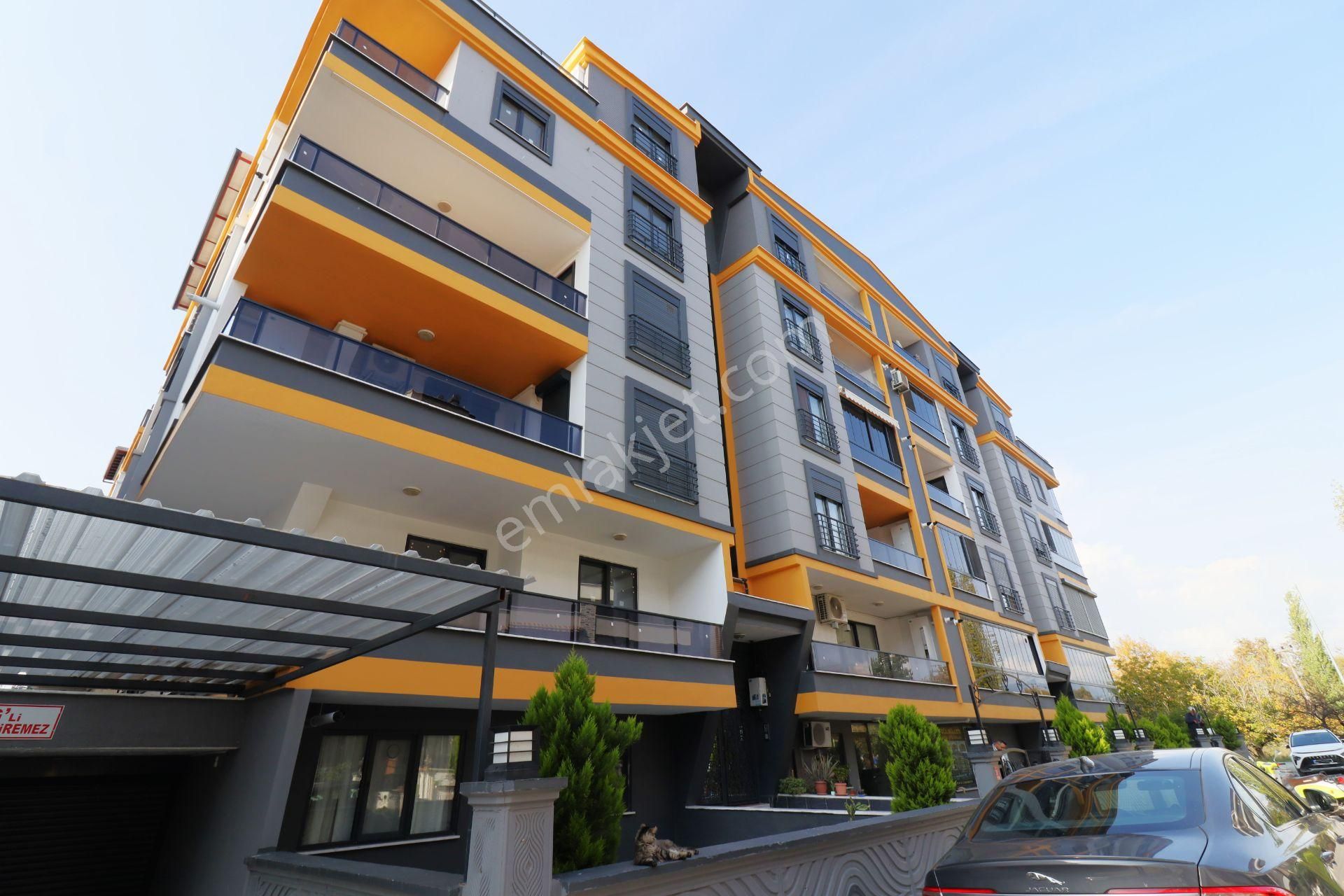 ✨akçay'da✨aygül'den✨denize Yakın Merkezi Lokasyonda Kapalı Otoparklı Doğalgazlı 3+1 Satılık Daire