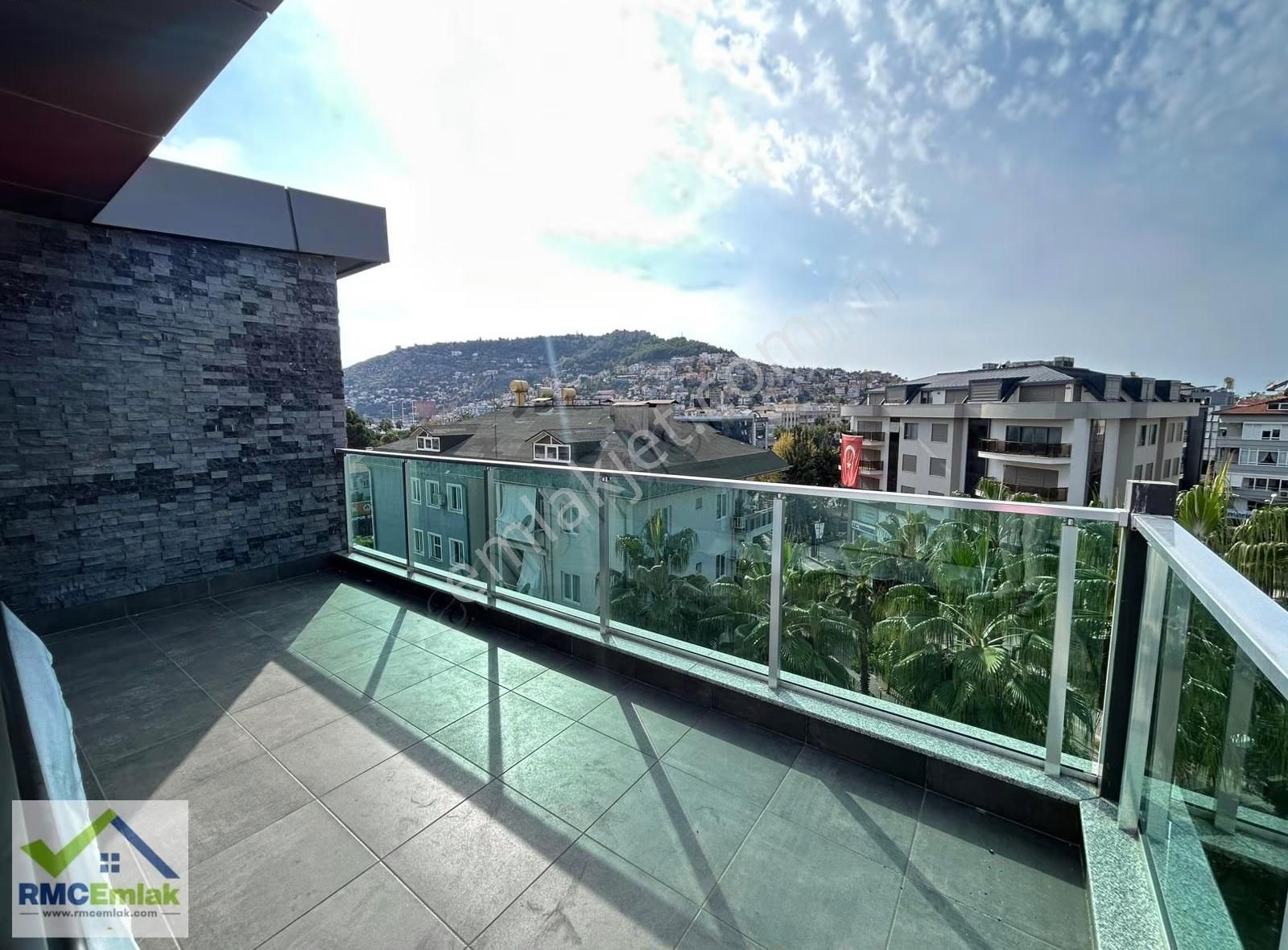 Alanya Şehir Merkezinde Amerikan Mutfak 2+1 Kiralık Daire