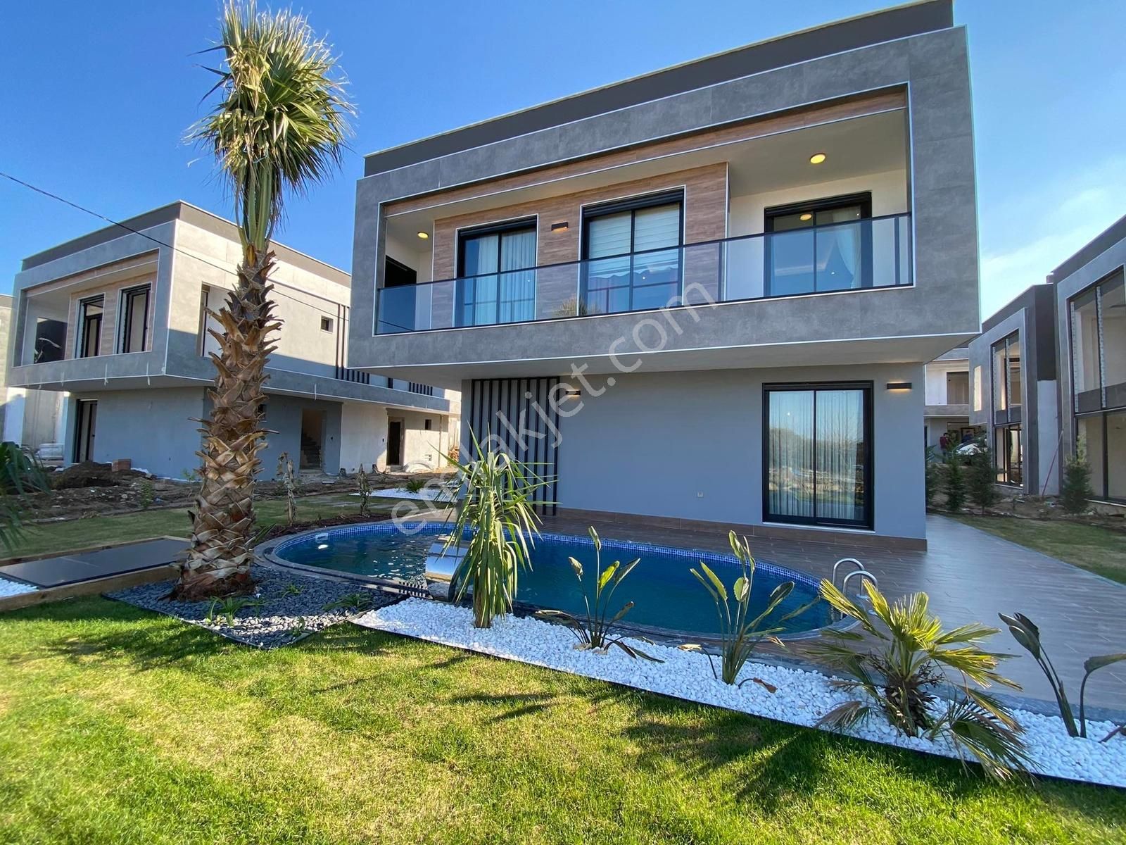 Kuşadası Güzelçamlı'da Özel Havuzlu Satılık 3+1 Fırsat Villa - Görsel 31