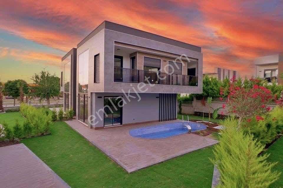 Kuşadası Güzelçamlı'da Özel Havuzlu Satılık 3+1 Fırsat Villa - Görsel 3