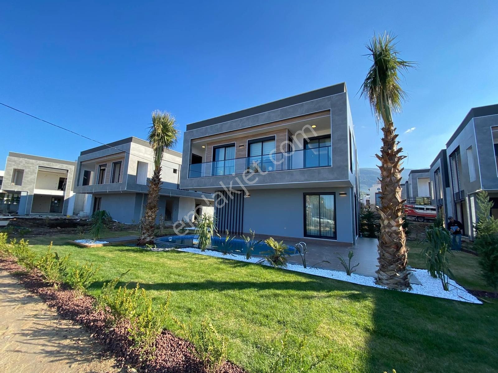 Kuşadası Güzelçamlı'da Özel Havuzlu Satılık 3+1 Fırsat Villa - Görsel 6