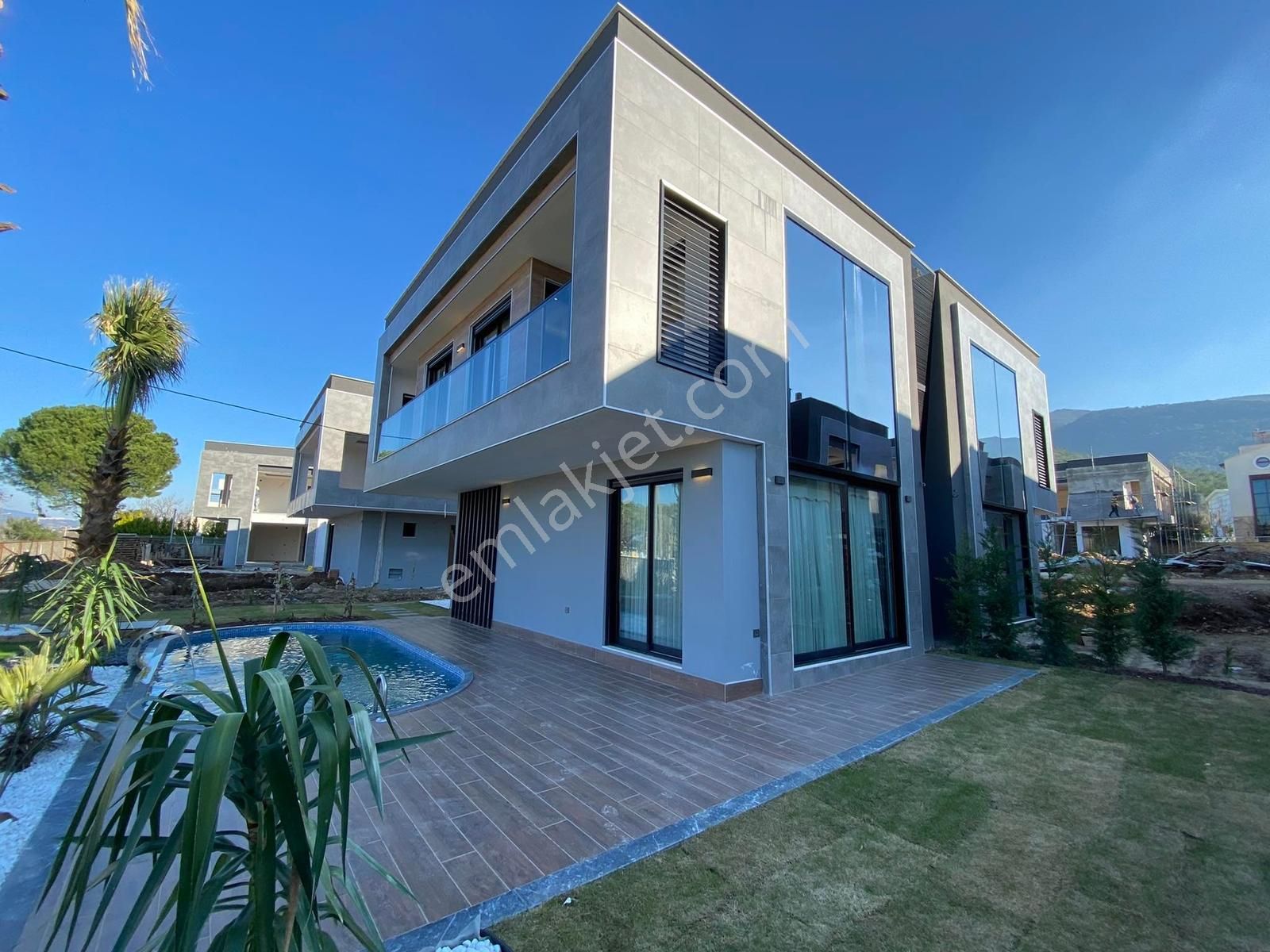 Kuşadası Güzelçamlı'da Özel Havuzlu Satılık 3+1 Fırsat Villa - Görsel 25