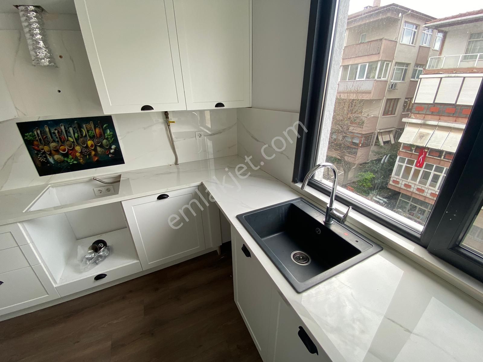 Kaçmaz'dan Ön Cephe Minibüse Yakın Ara Kat Ferah 2+1 Daire - Görsel 7