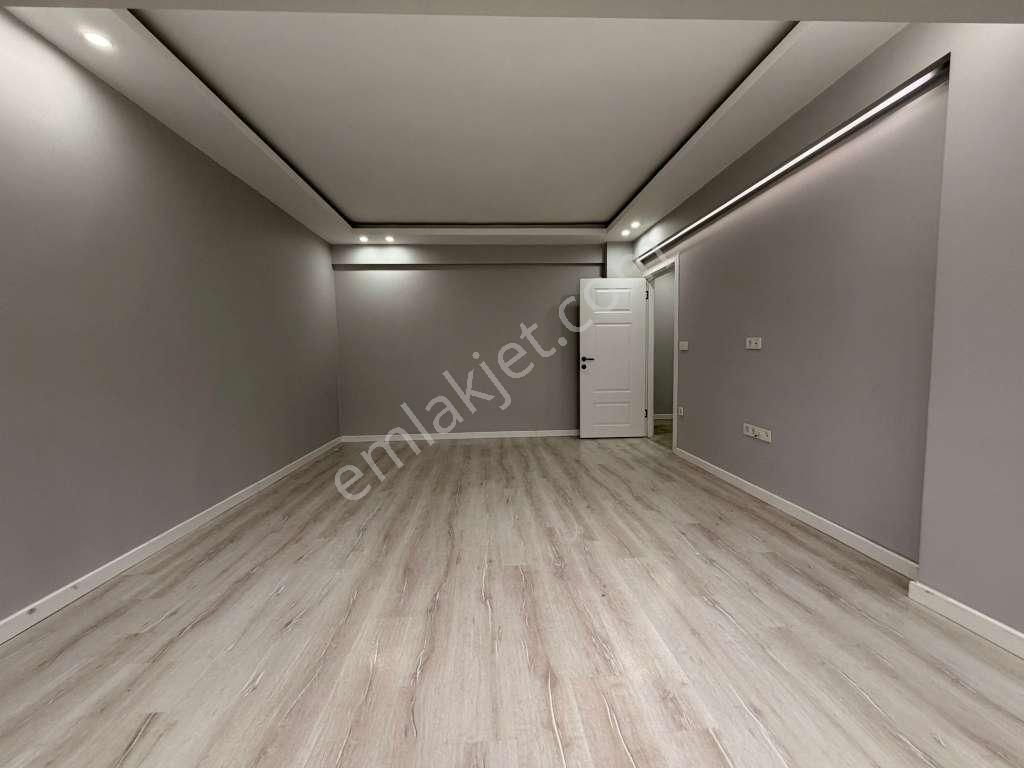 Kaçmaz 'dan Çınar'da Geniş Salon Ve Yatak Odalı Ayrı Mutfak 2+1 - Görsel 4